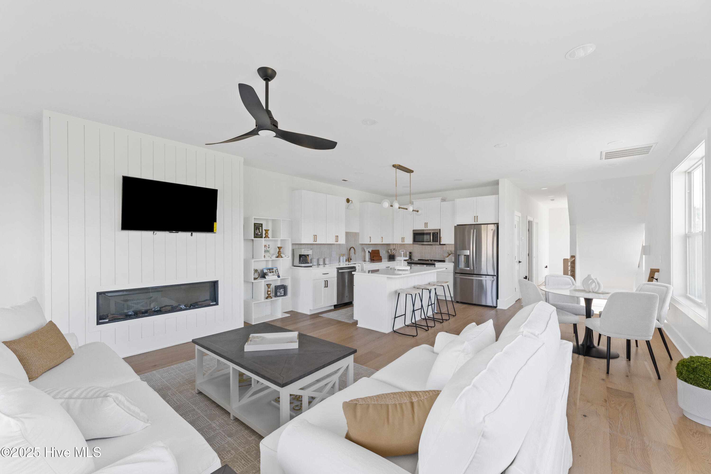 321 Fifth Avenue S, A