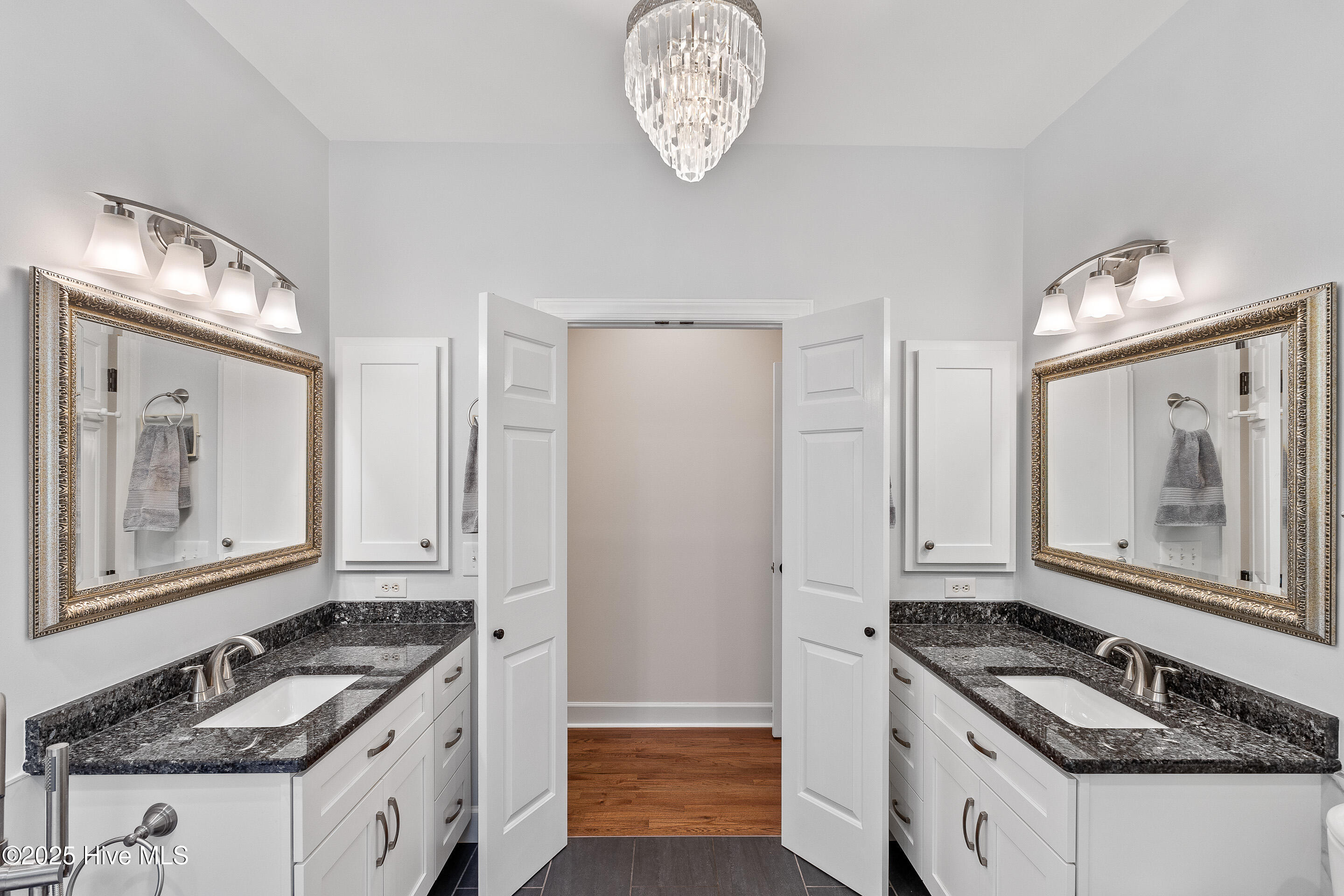 8819 Sawmill Creek Lane