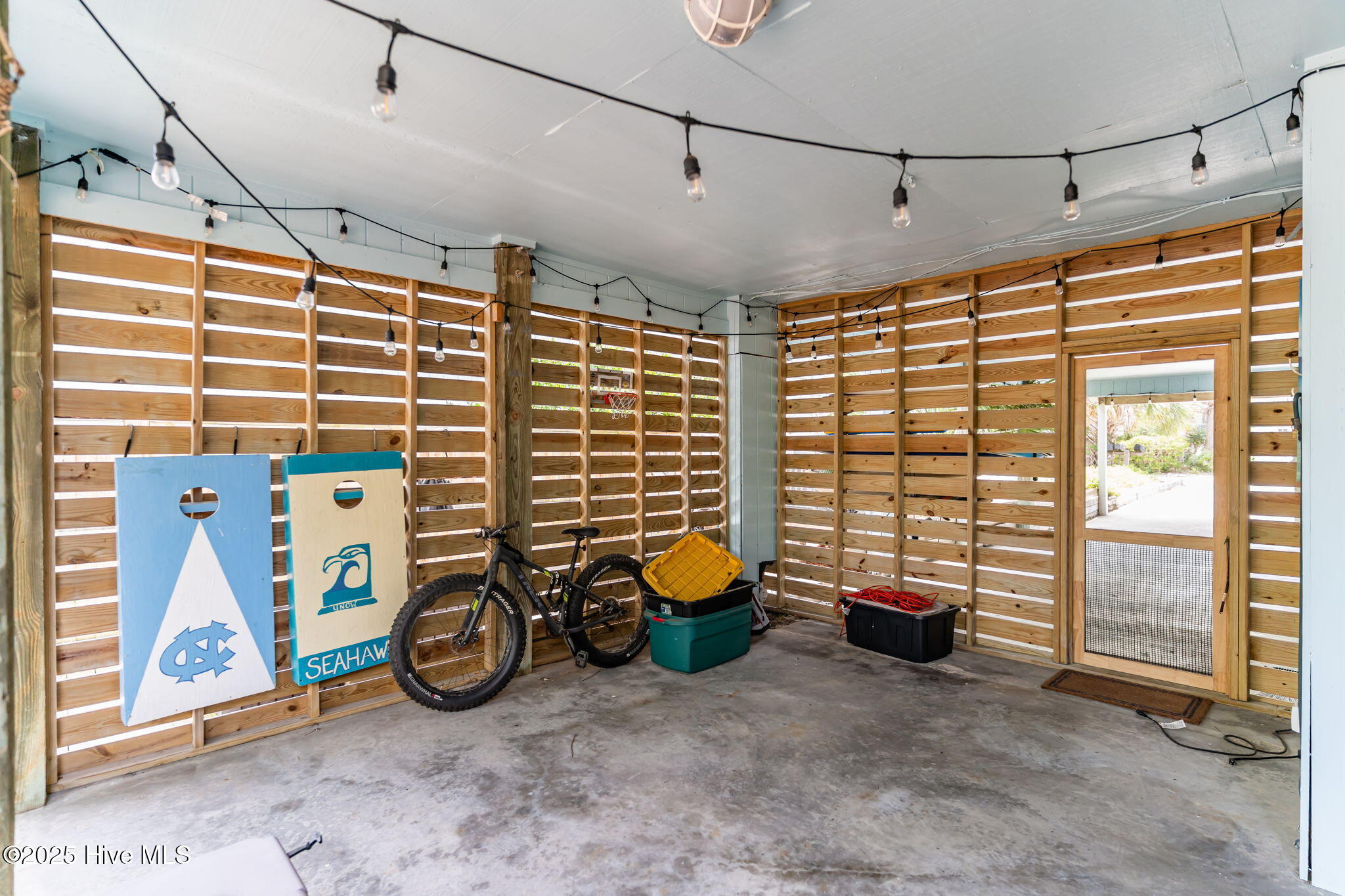 13 E Columbia Street, B