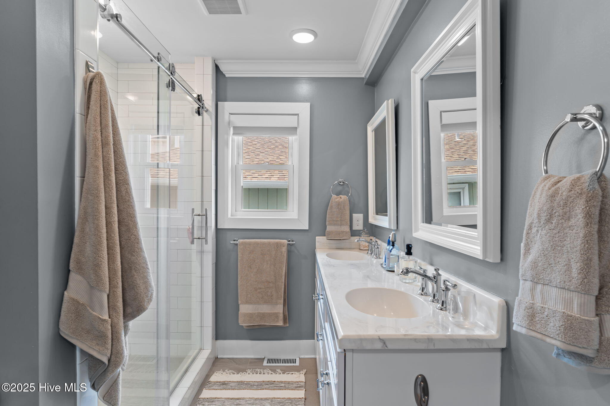 13 E Columbia Street, B