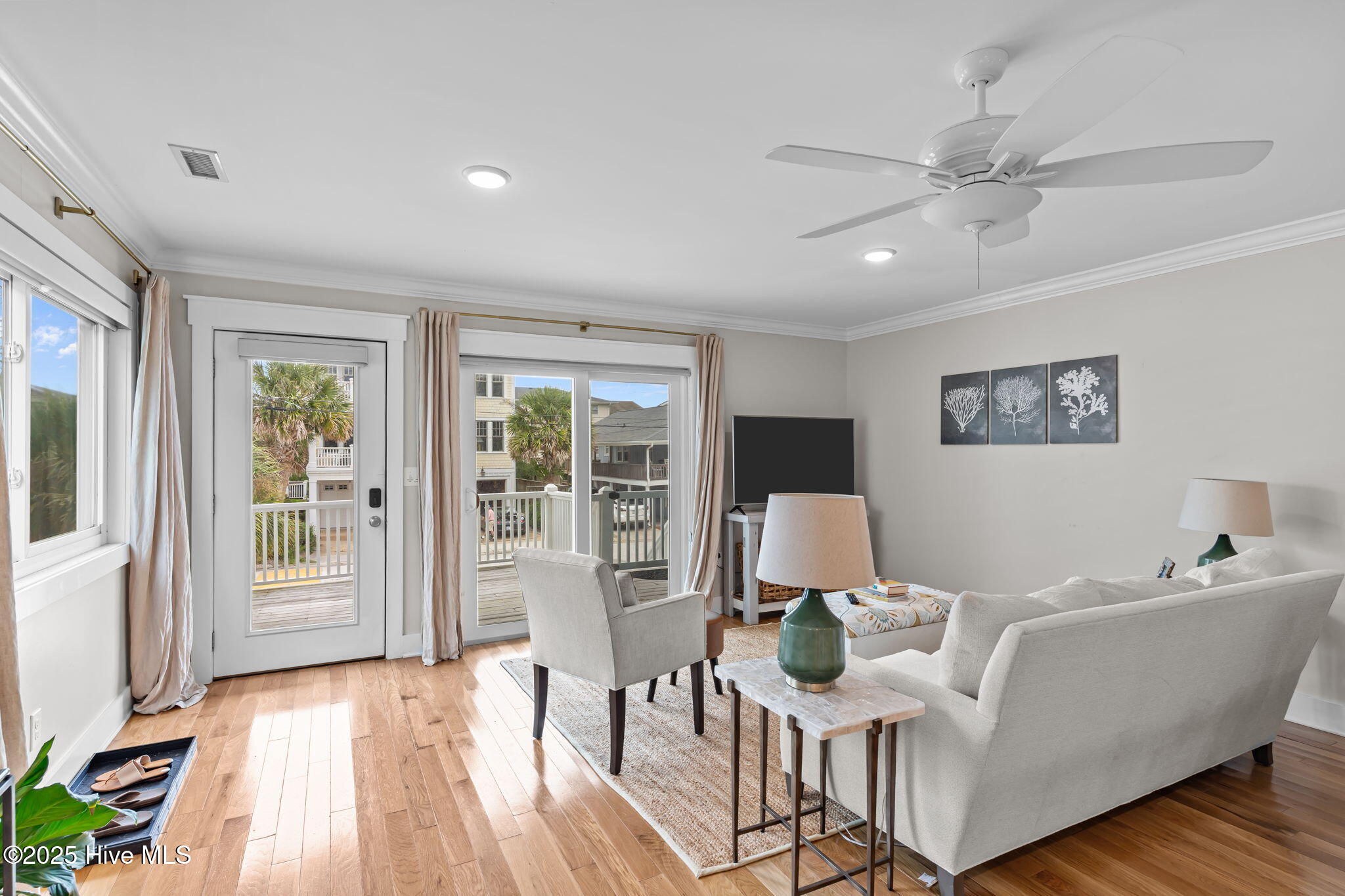 13 E Columbia Street, B