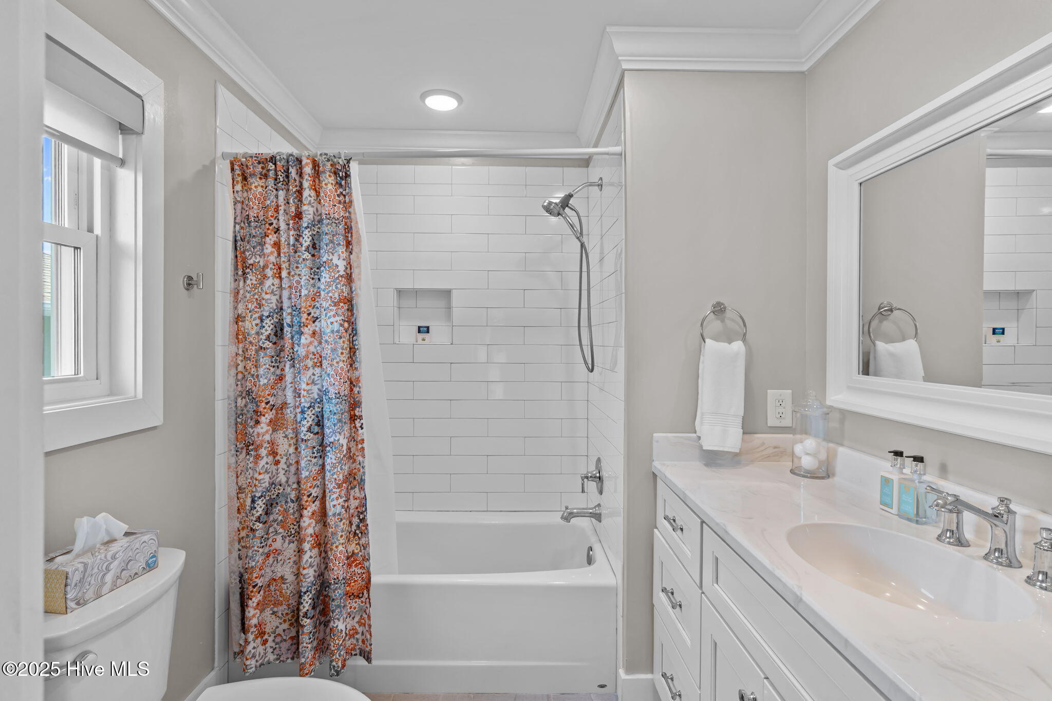 13 E Columbia Street, B