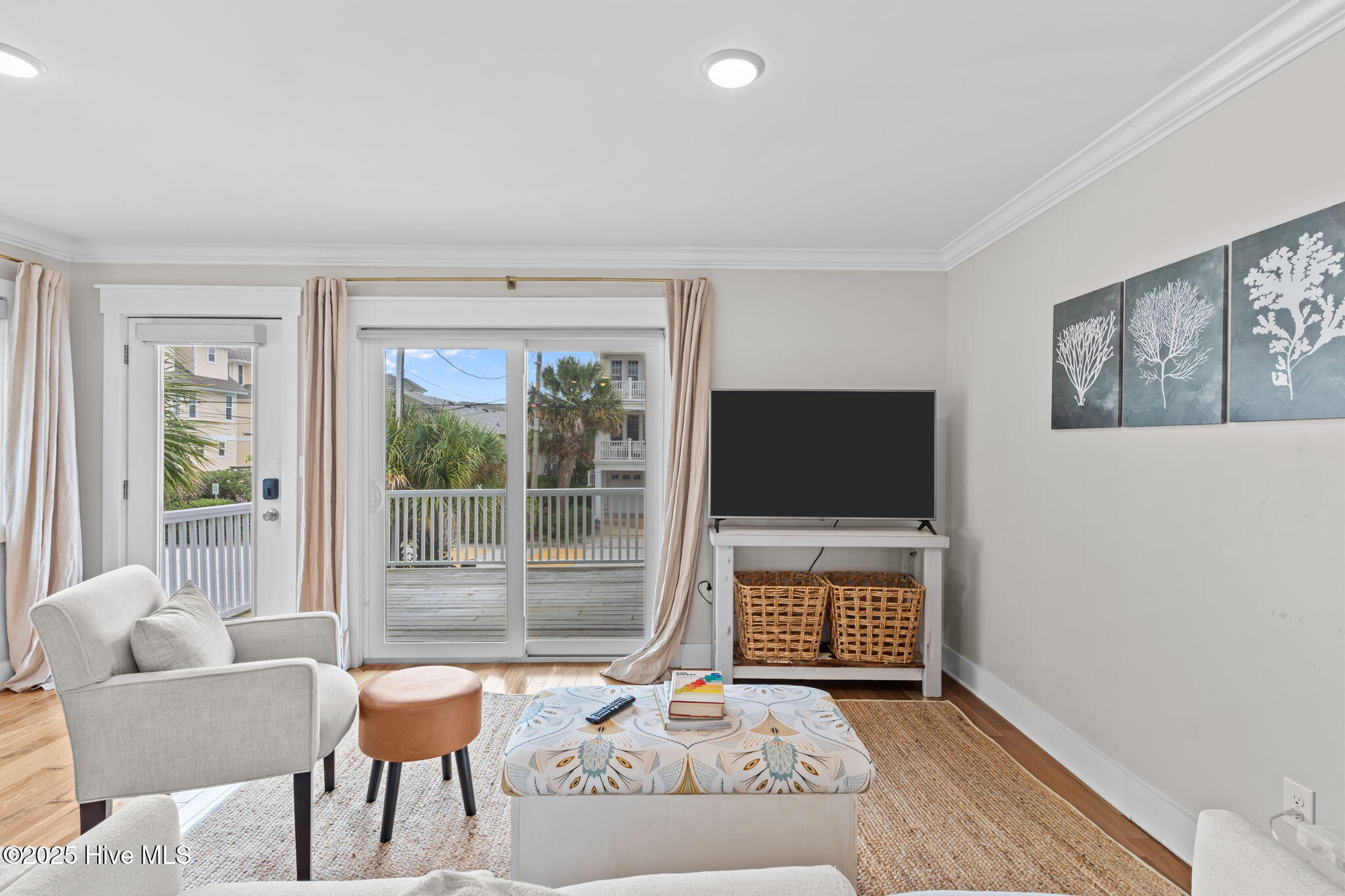 13 E Columbia Street, B