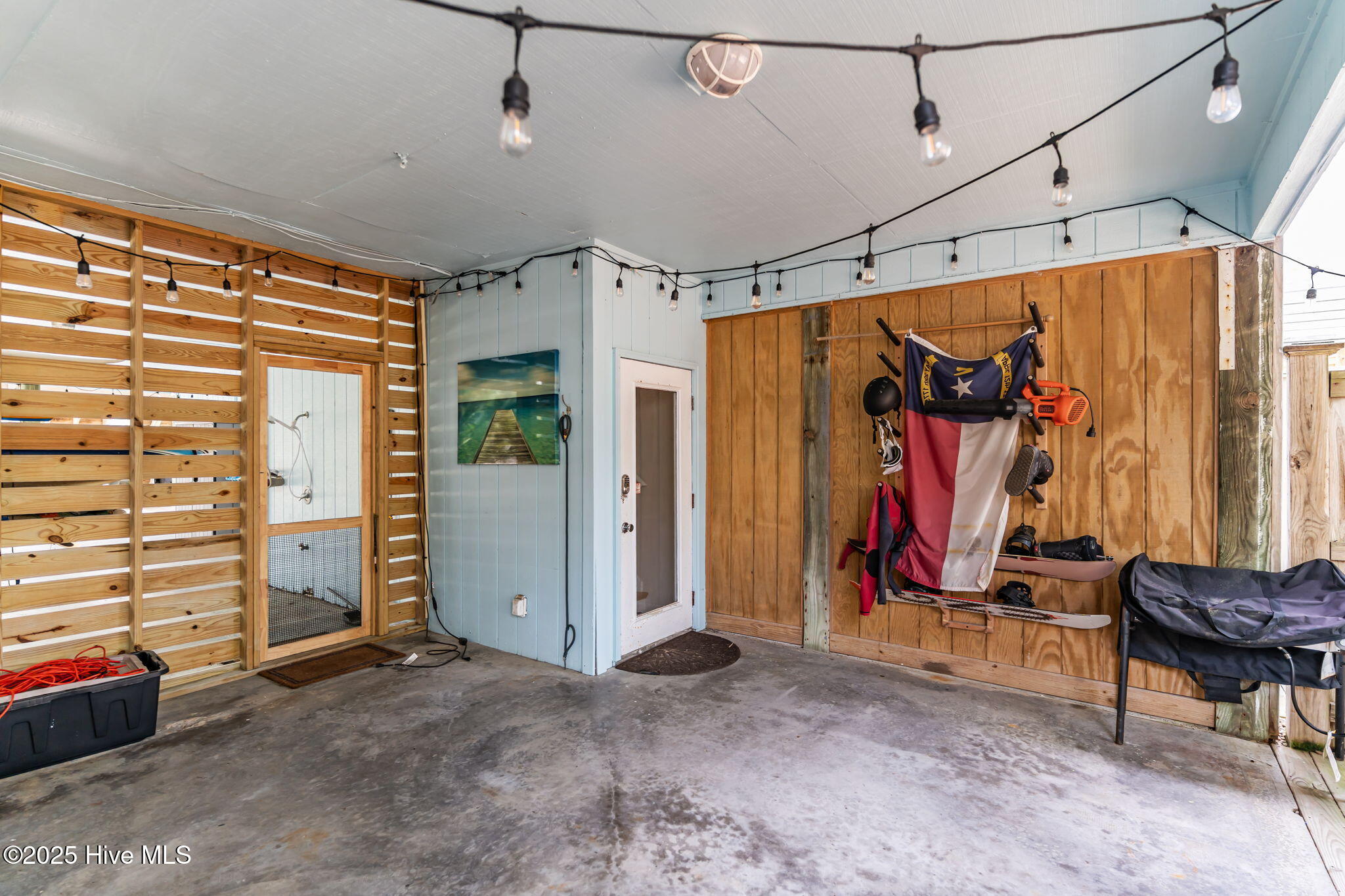 13 E Columbia Street, B