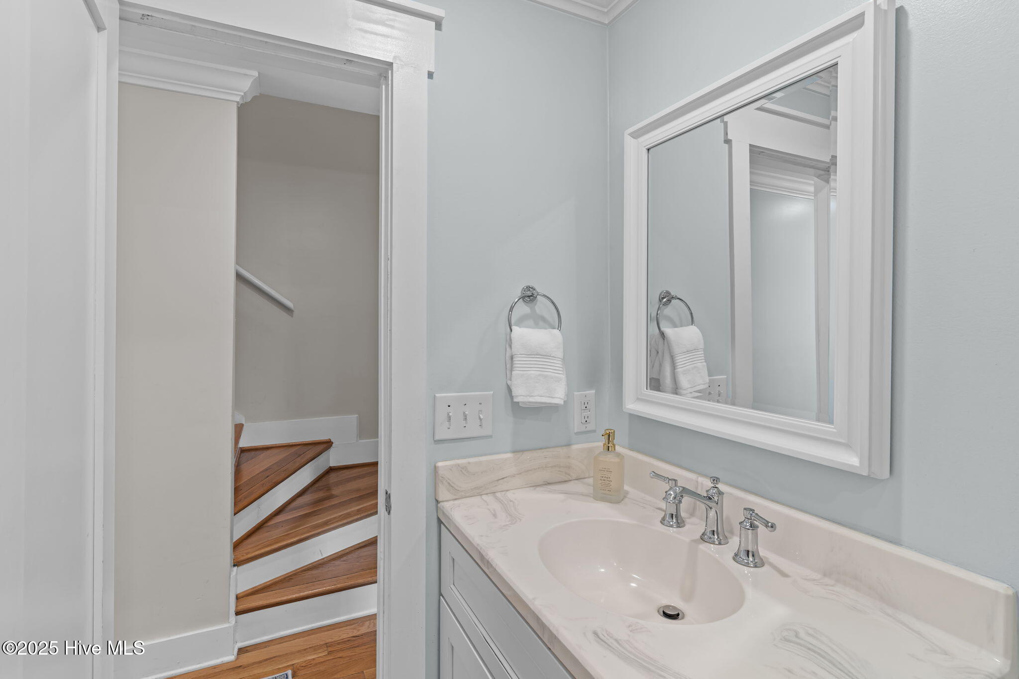 13 E Columbia Street, B