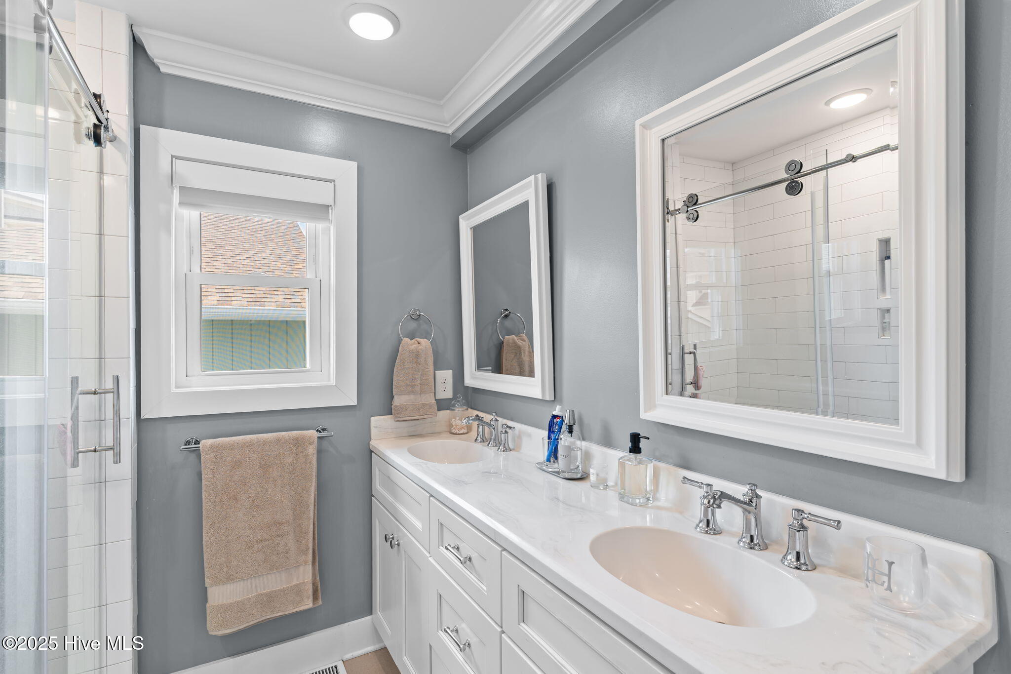 13 E Columbia Street, B