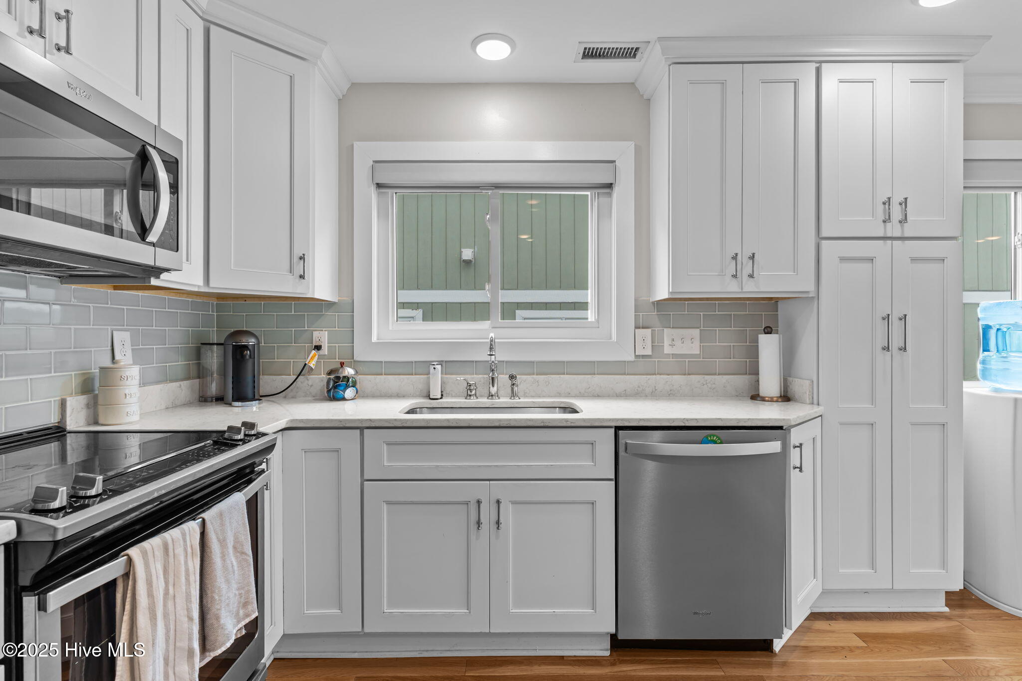 13 E Columbia Street, B