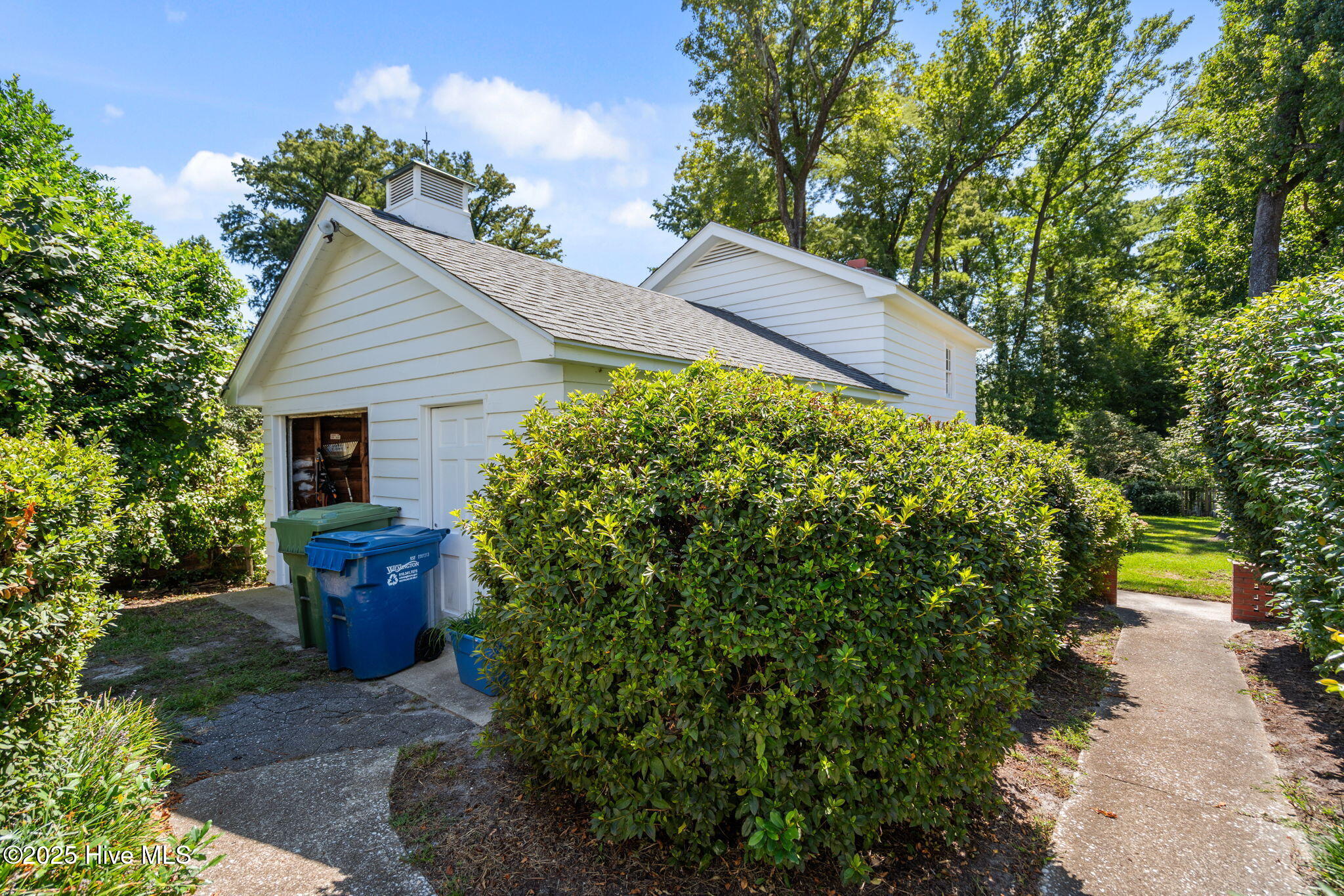 418 Forest Hills Drive