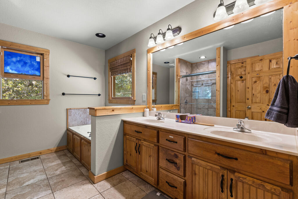 814 Eagle Mountain Drive W