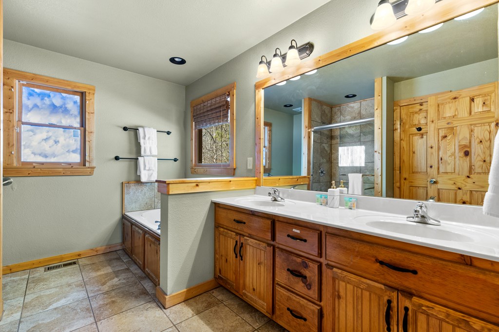 814 Eagle Mountain Drive W