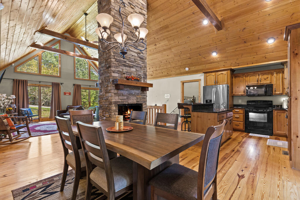 814 Eagle Mountain Drive W