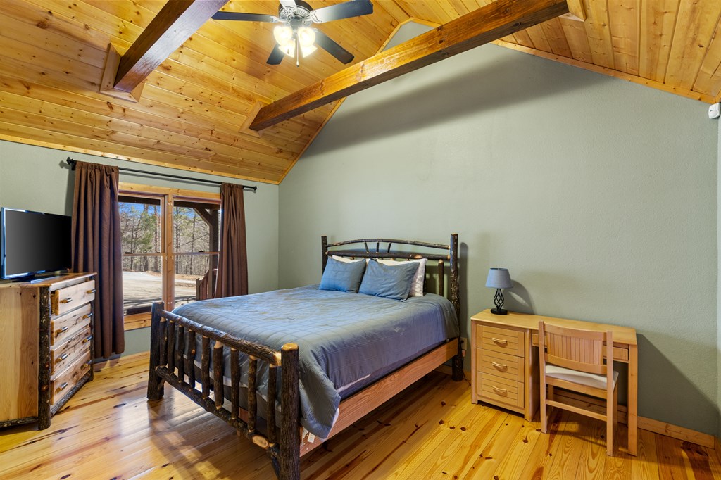 814 Eagle Mountain Drive W