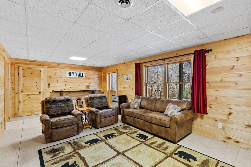 814 Eagle Mountain Drive W