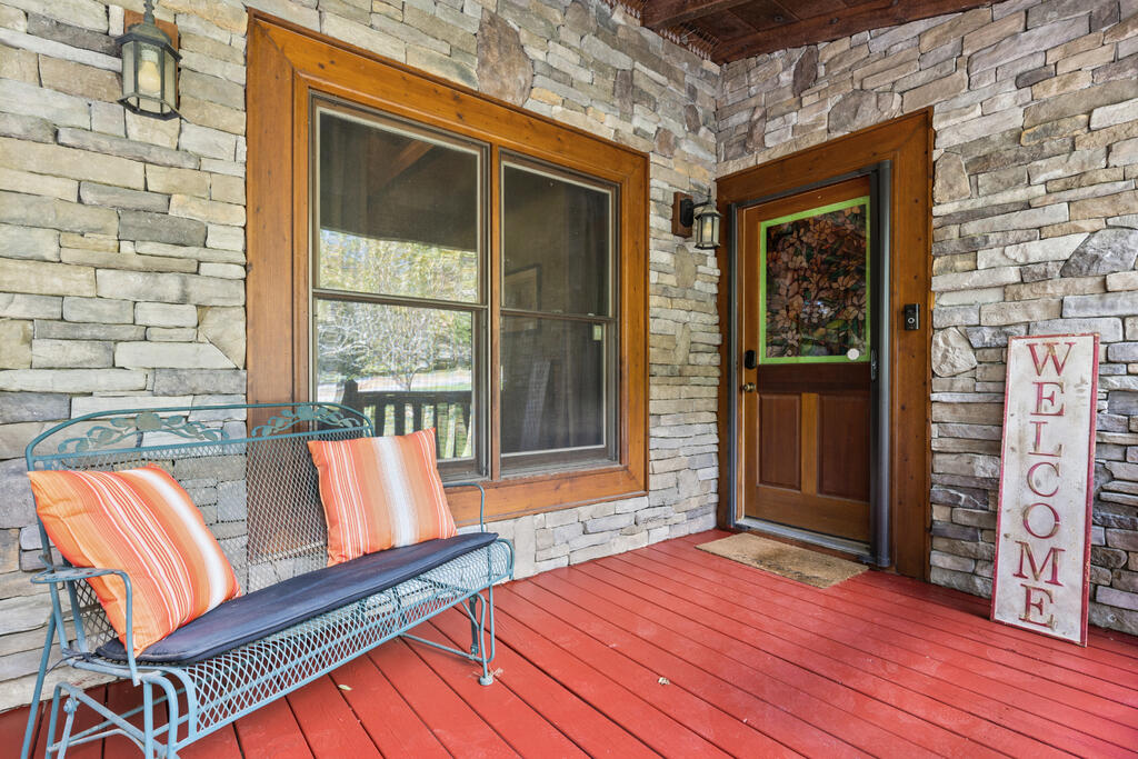 814 Eagle Mountain Drive W