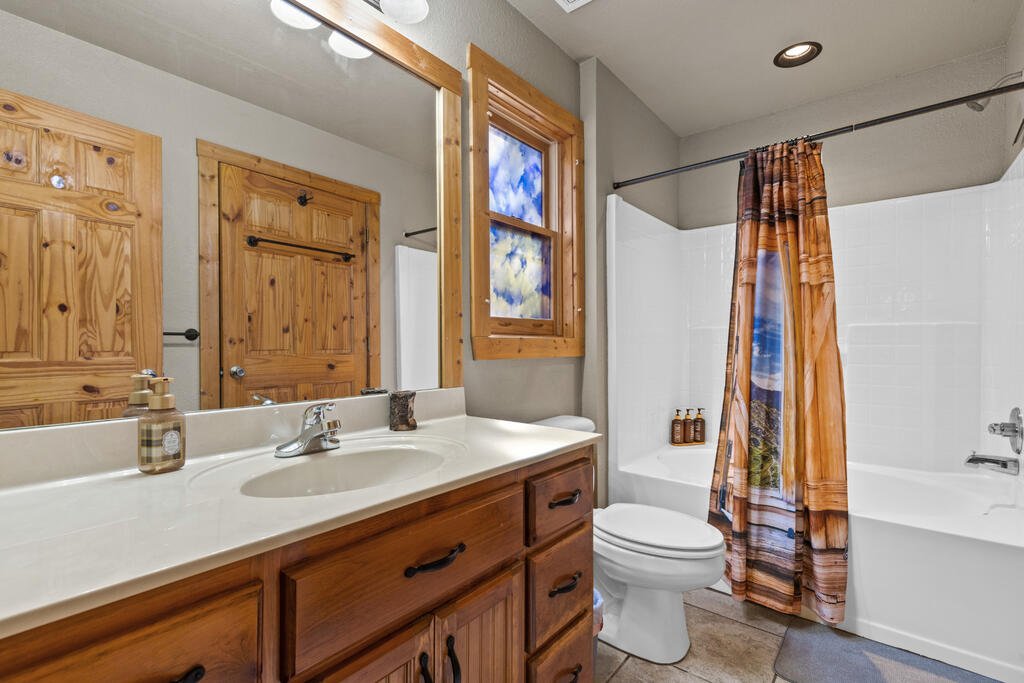 814 Eagle Mountain Drive W