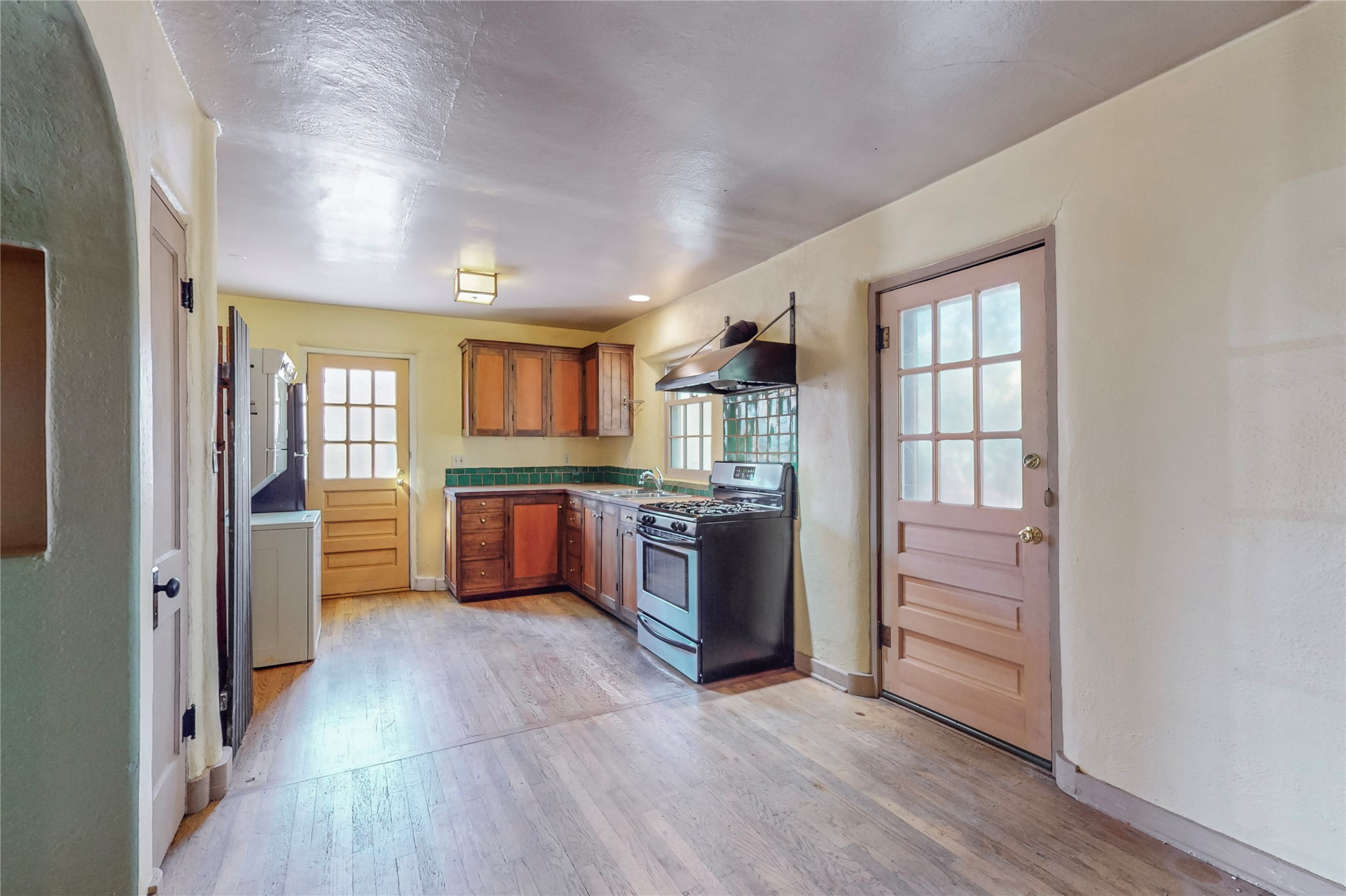 125 W Santa Fe Avenue