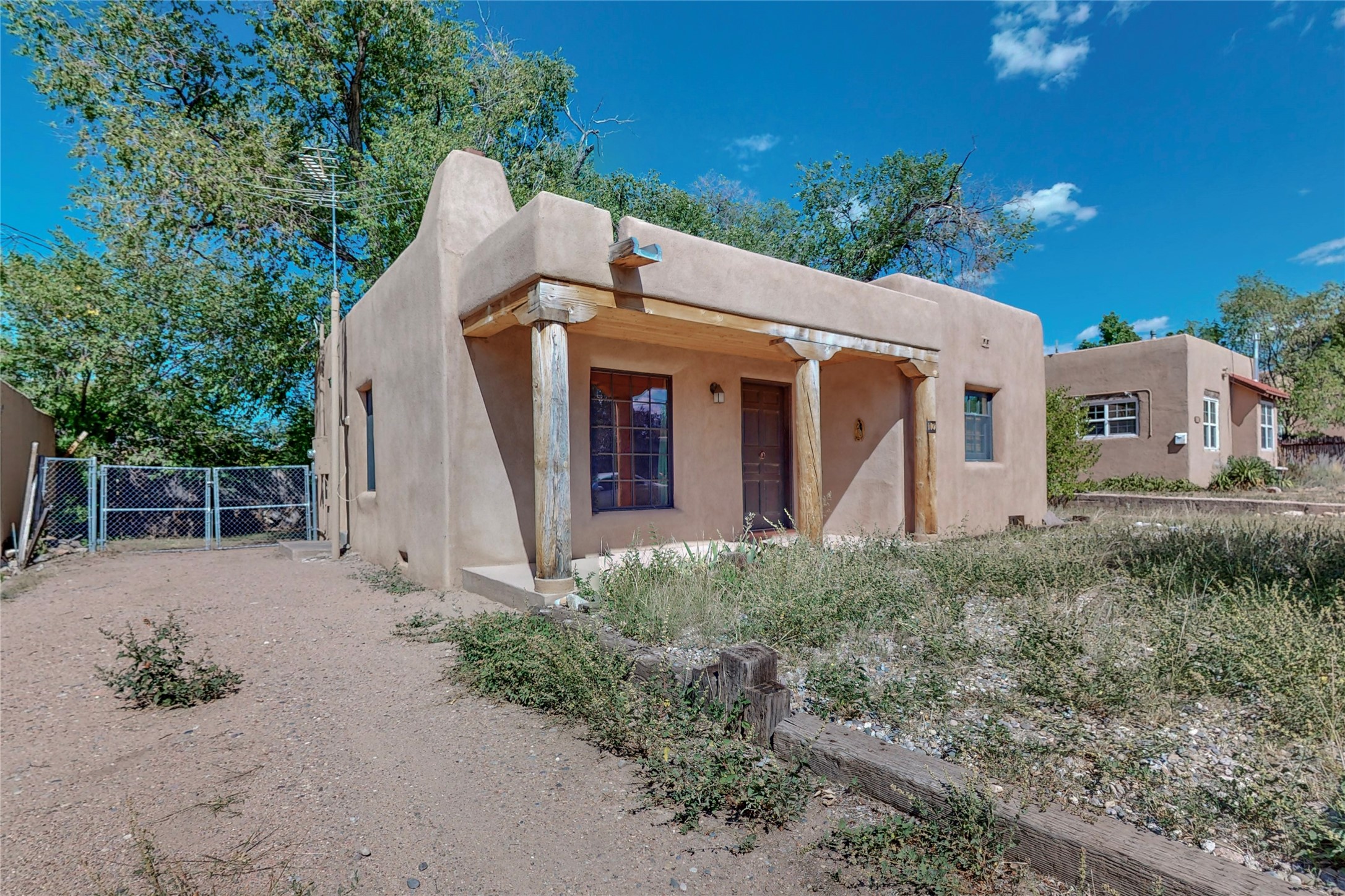 125 W Santa Fe Avenue