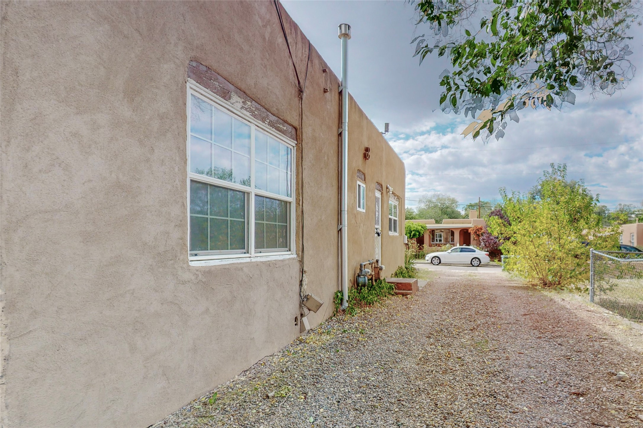 123 W Santa Fe Avenue