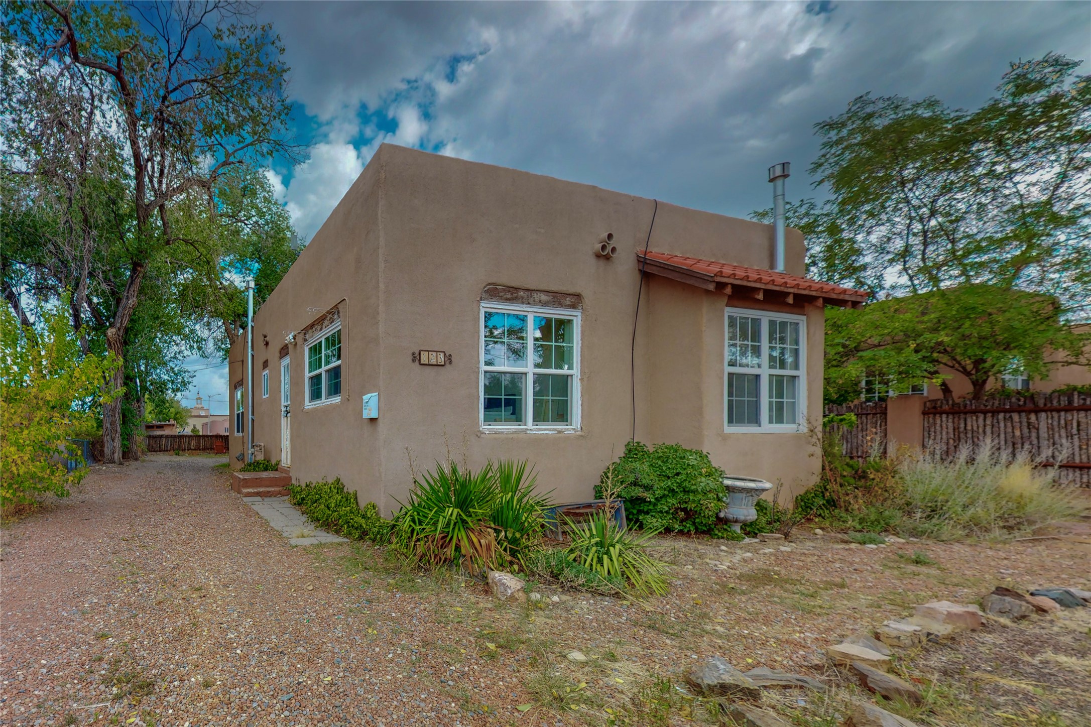 123 W Santa Fe Avenue
