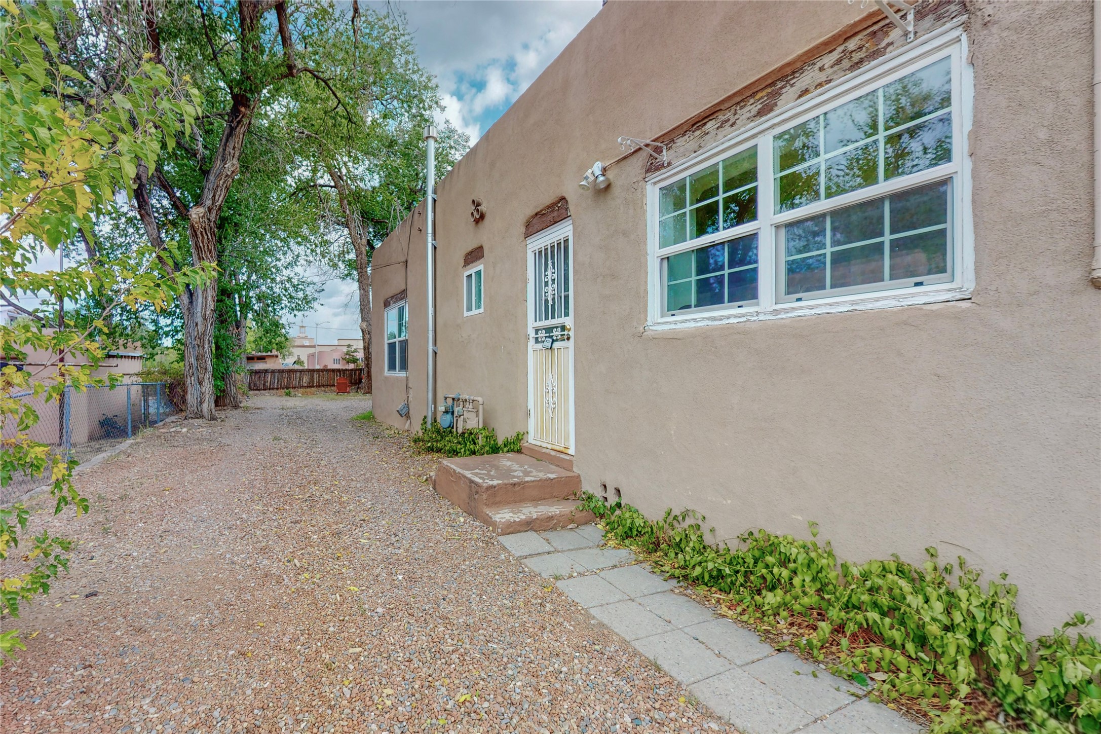 123 W Santa Fe Avenue