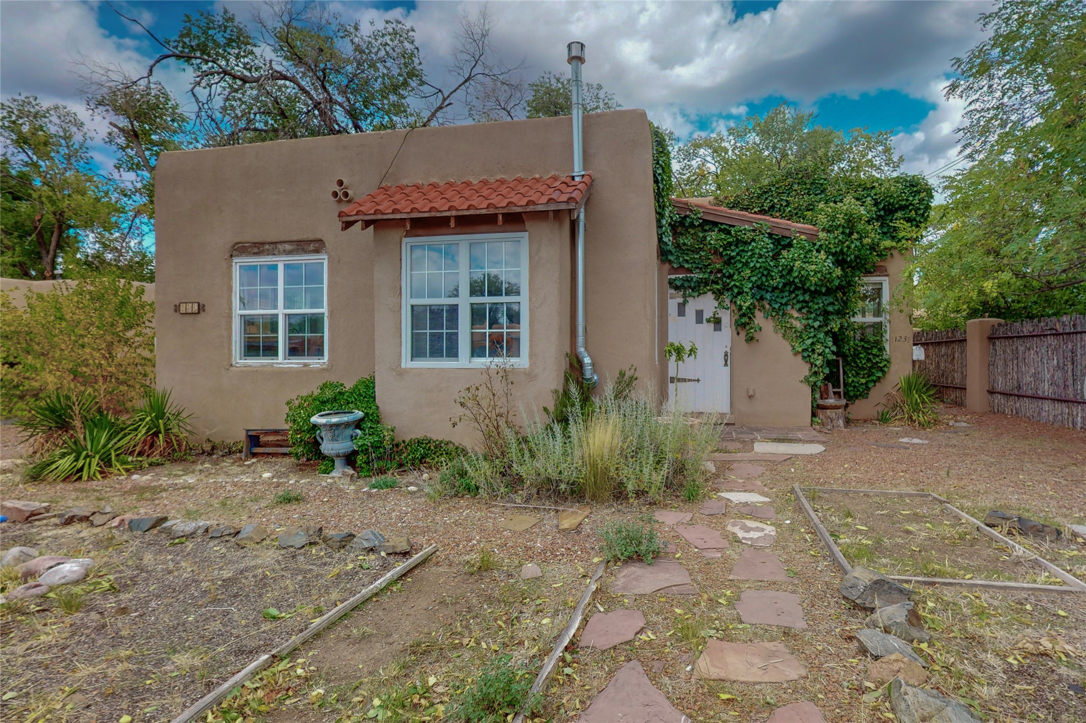 123 W Santa Fe Avenue