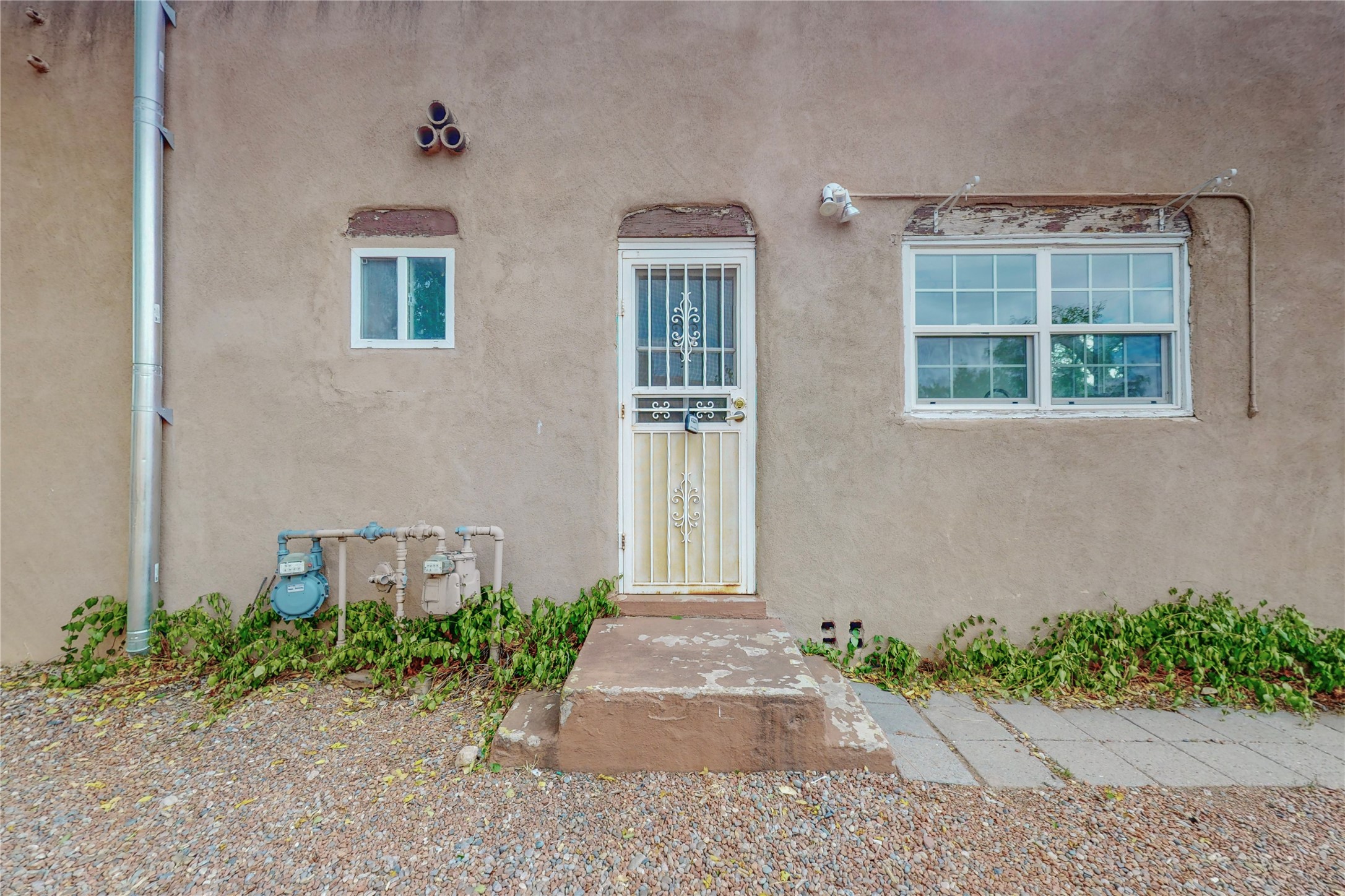 123 W Santa Fe Avenue