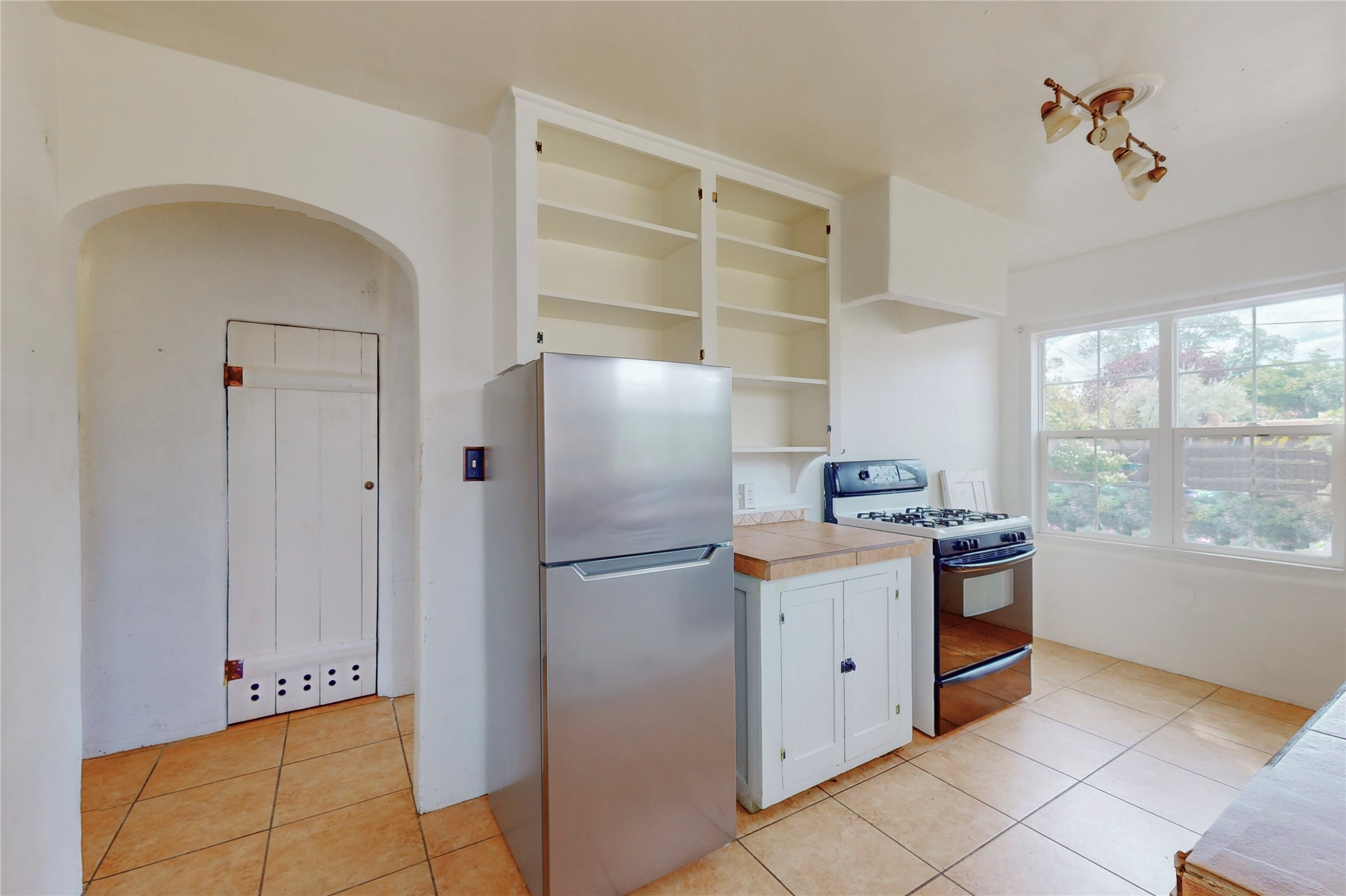 123 W Santa Fe Avenue