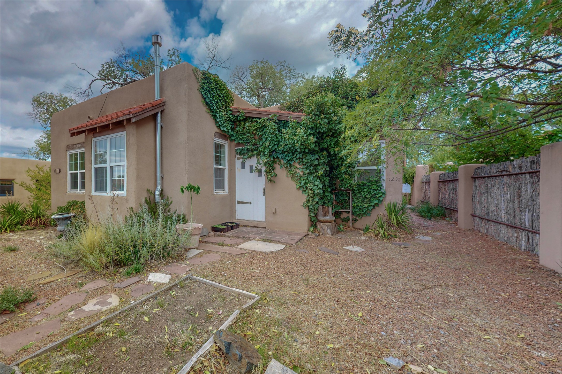 123 W Santa Fe Avenue