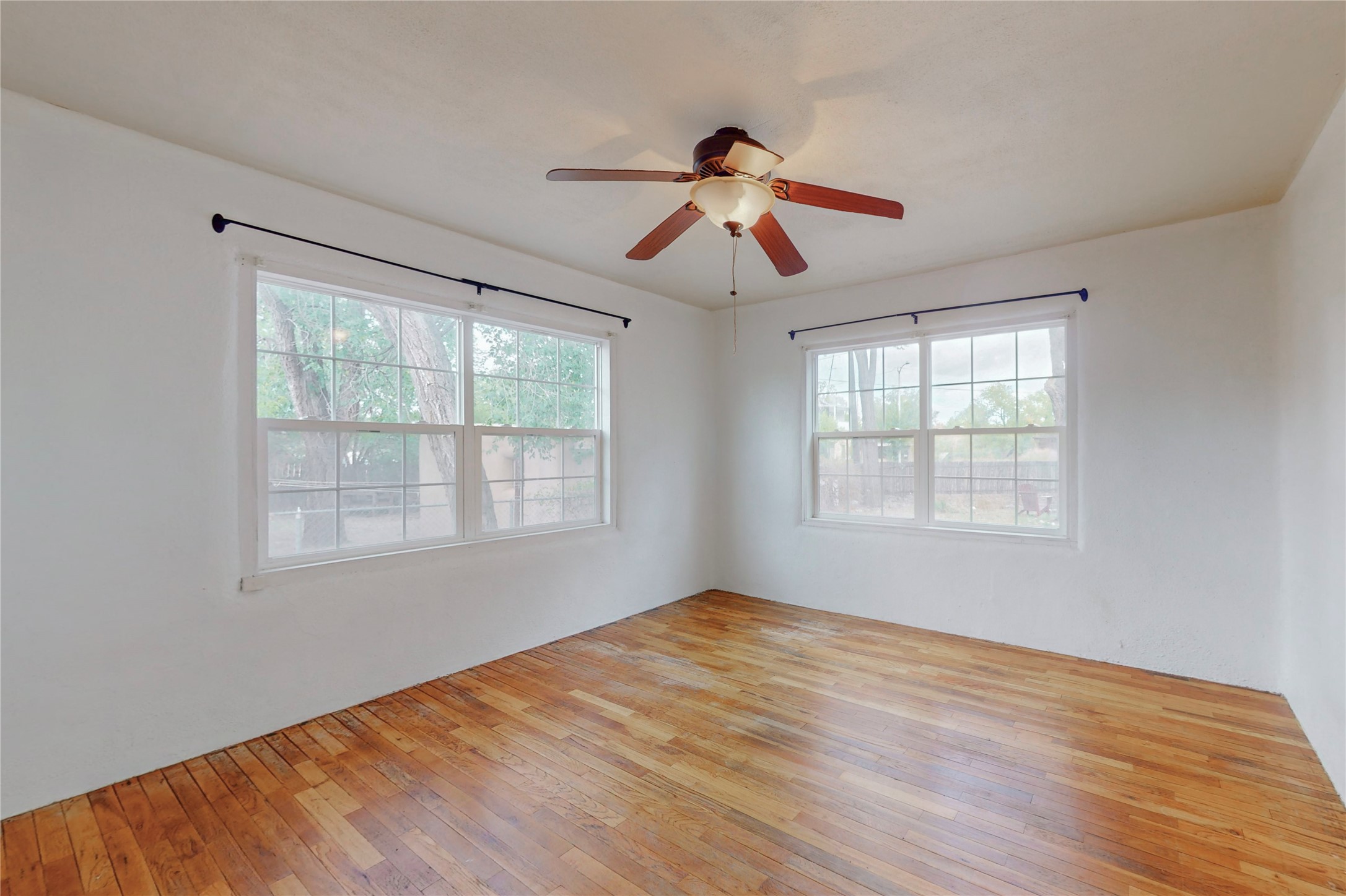 123 W Santa Fe Avenue