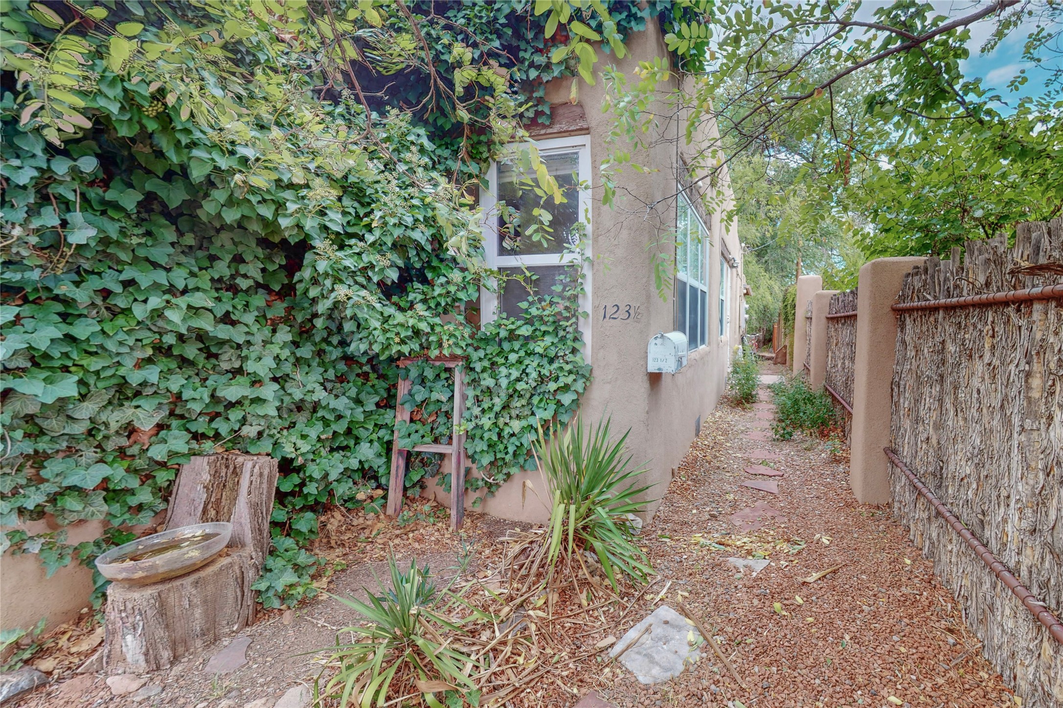 123 W Santa Fe Avenue