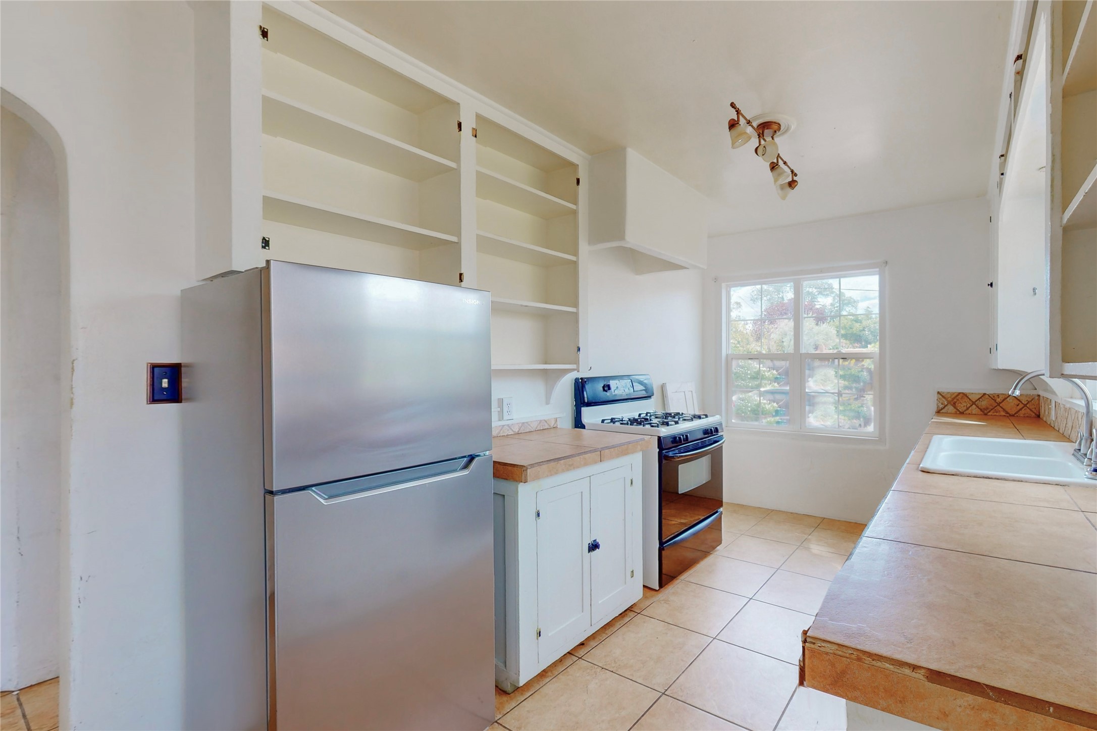 123 W Santa Fe Avenue