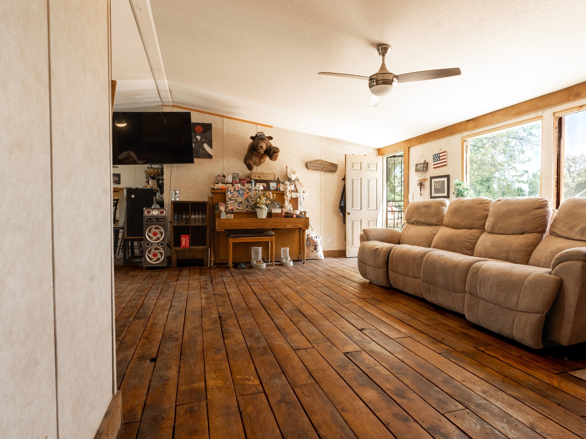 1023 Calle Flores