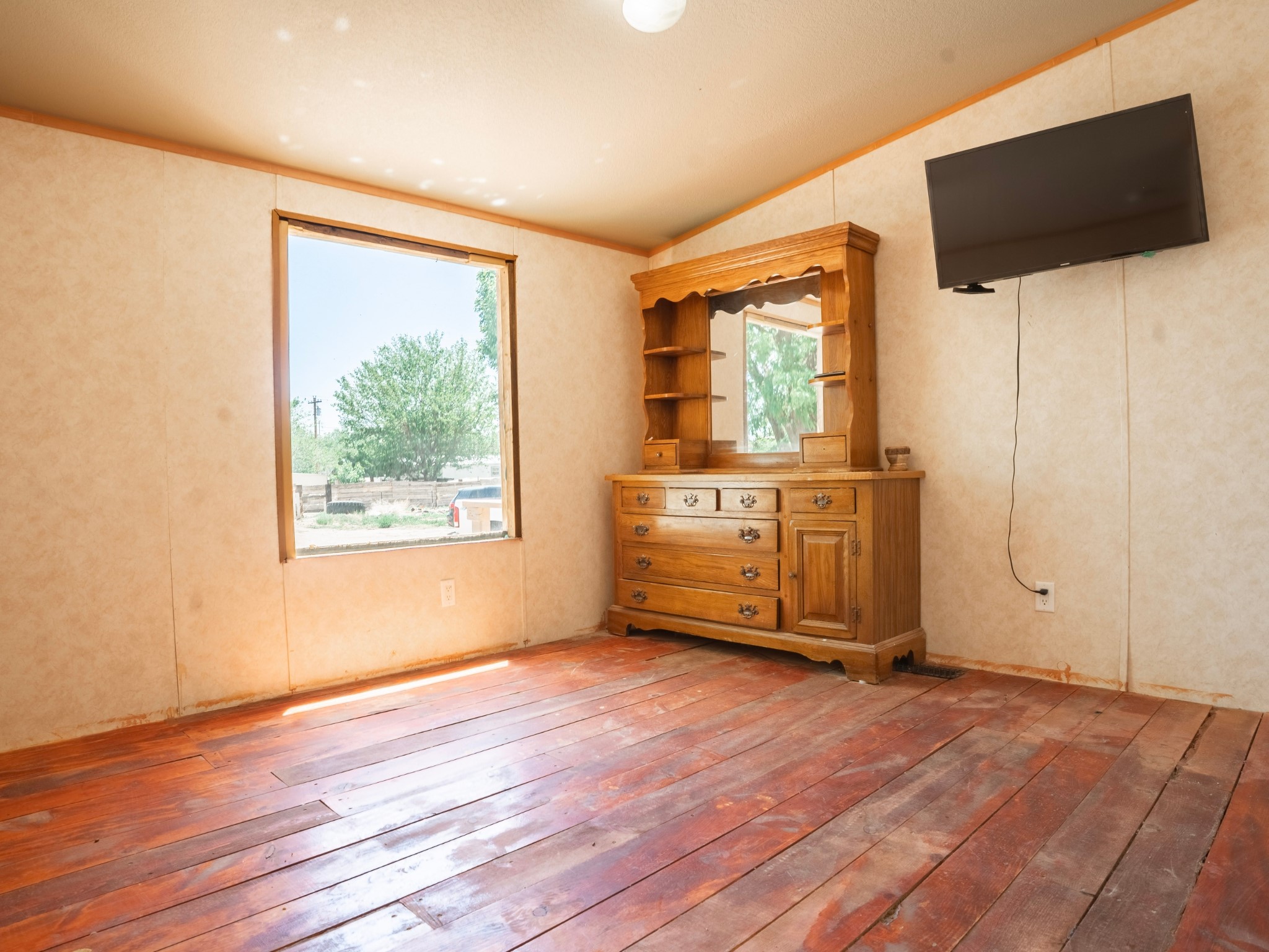 1023 Calle Flores