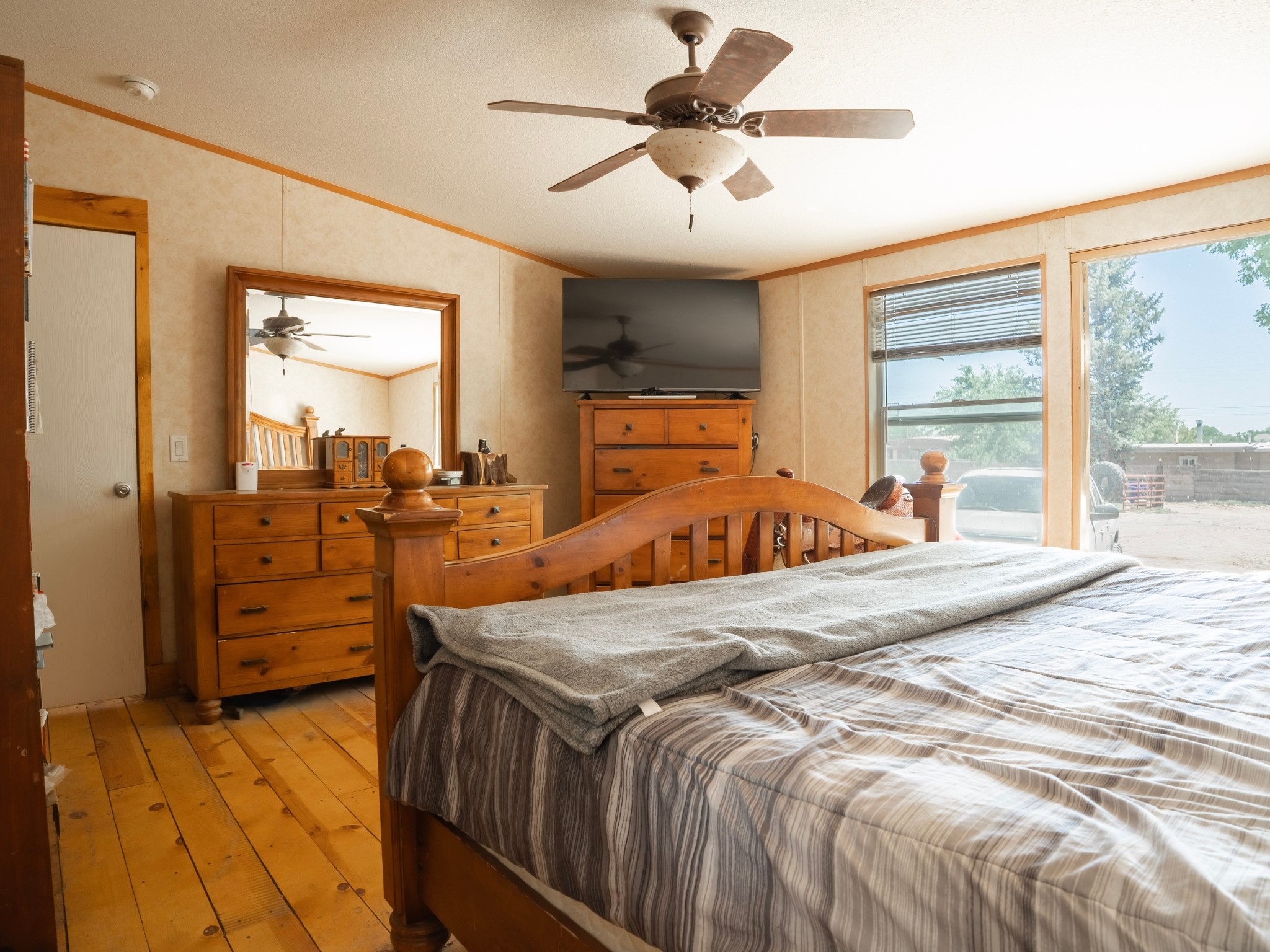 1023 Calle Flores