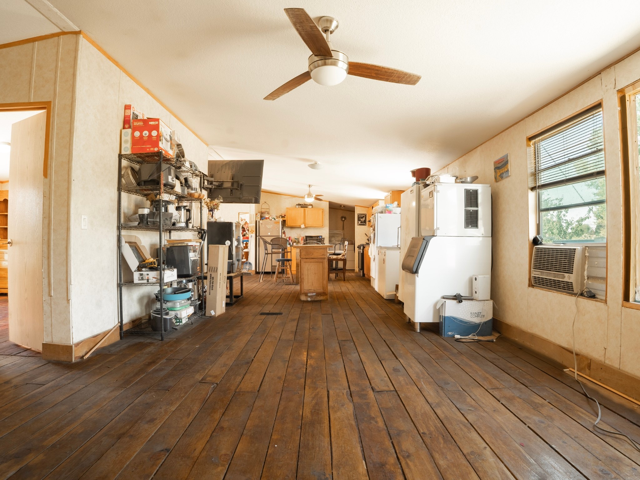 1023 Calle Flores
