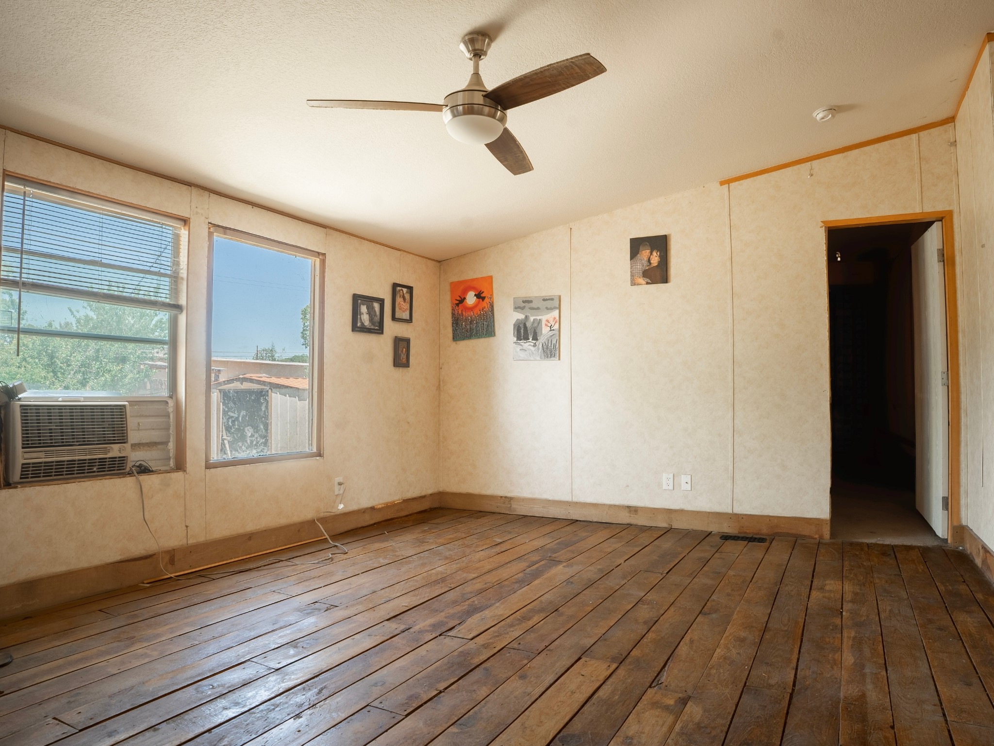 1023 Calle Flores