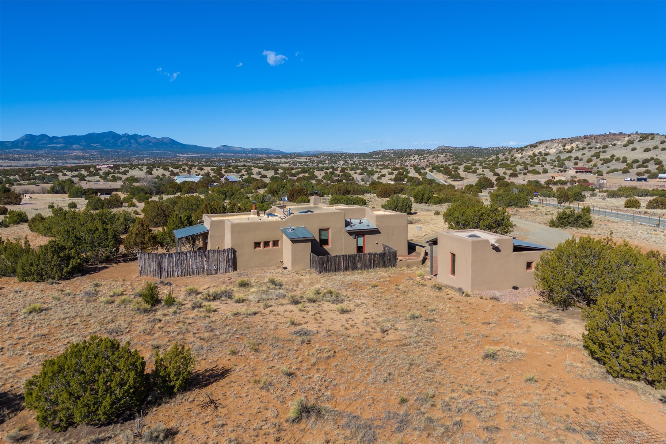 3 Camino Los Angelitos