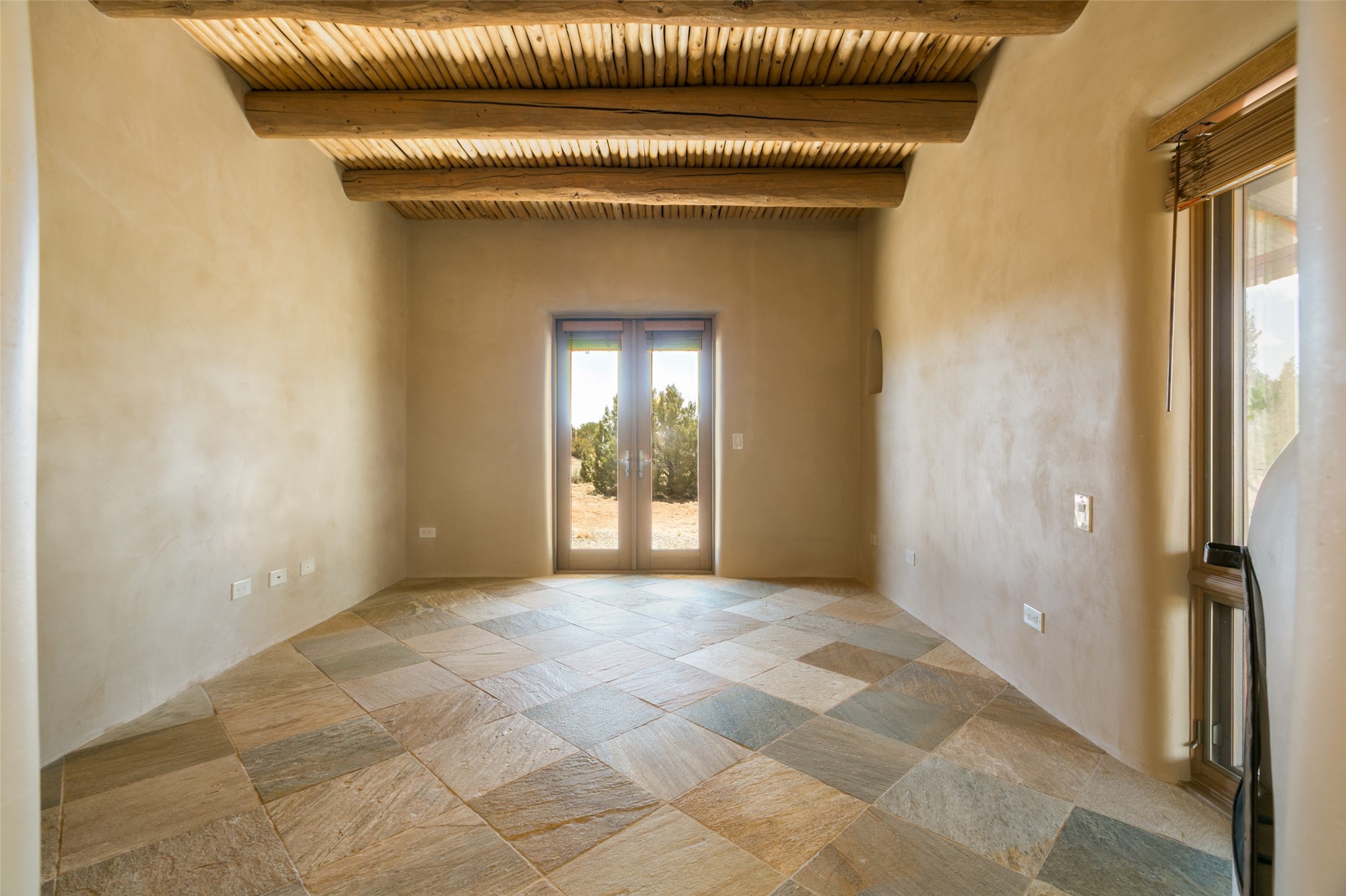 3 Camino Los Angelitos