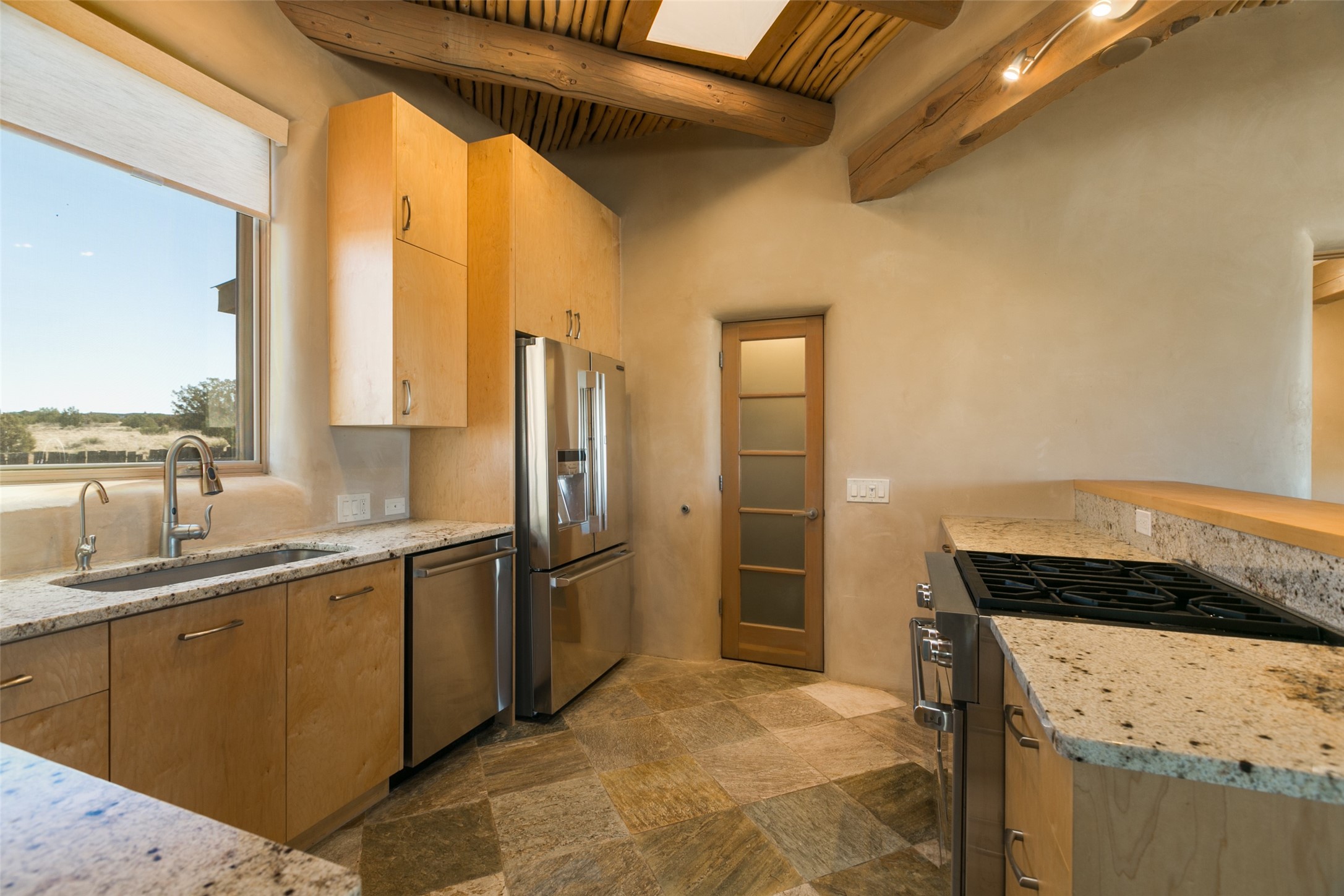 3 Camino Los Angelitos