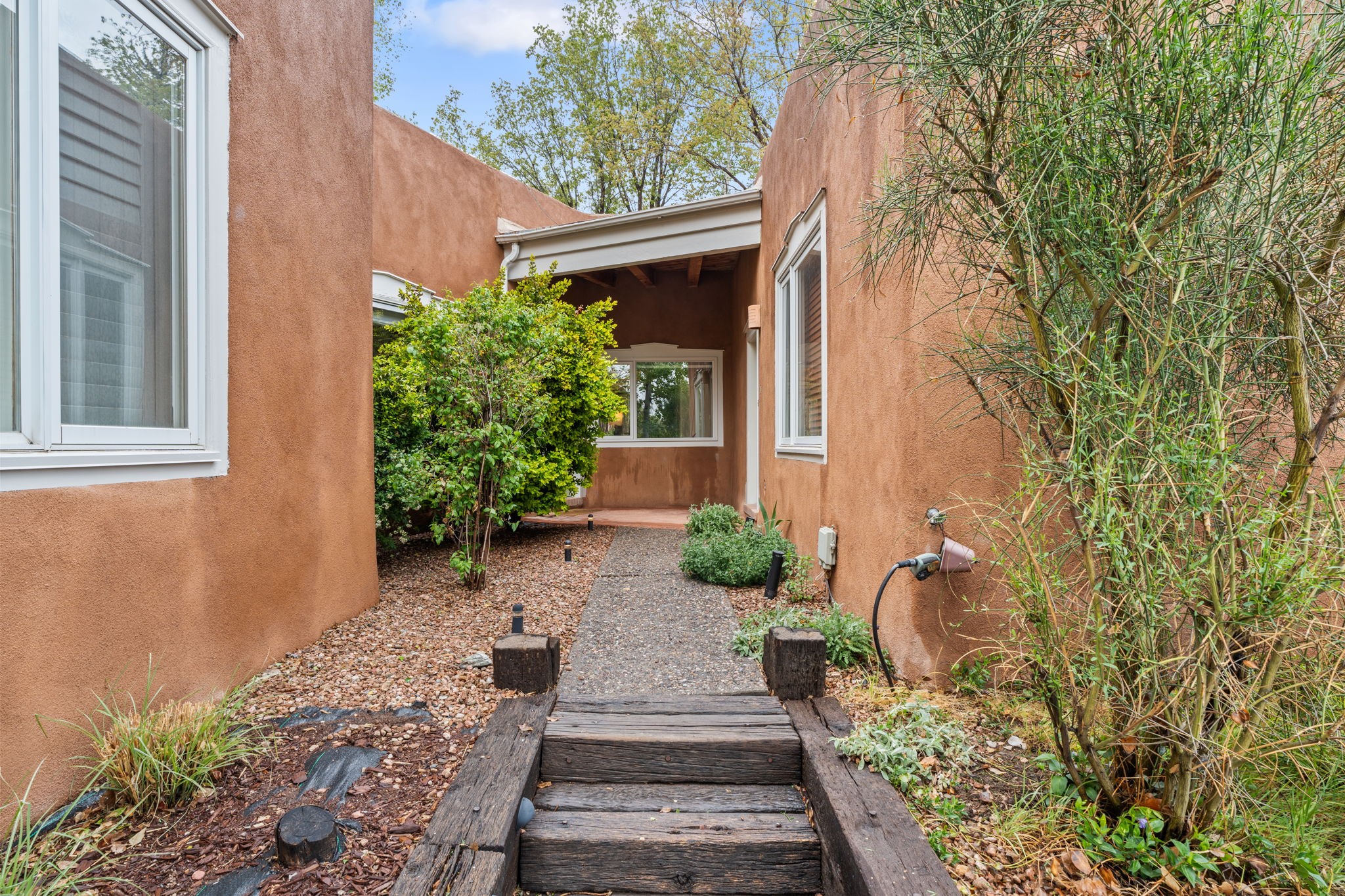 701 E Alameda Street 3