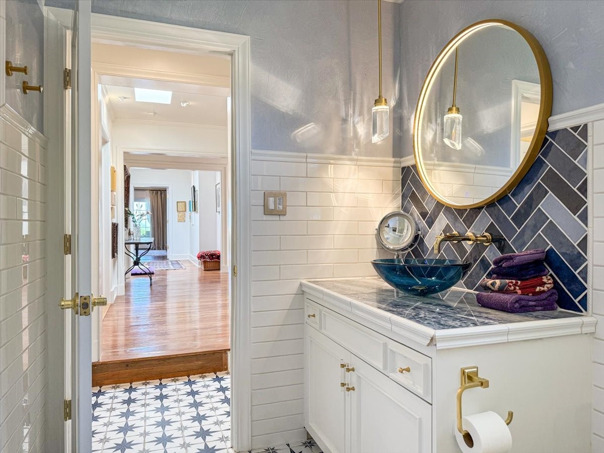 1110 Old Santa Fe Trail