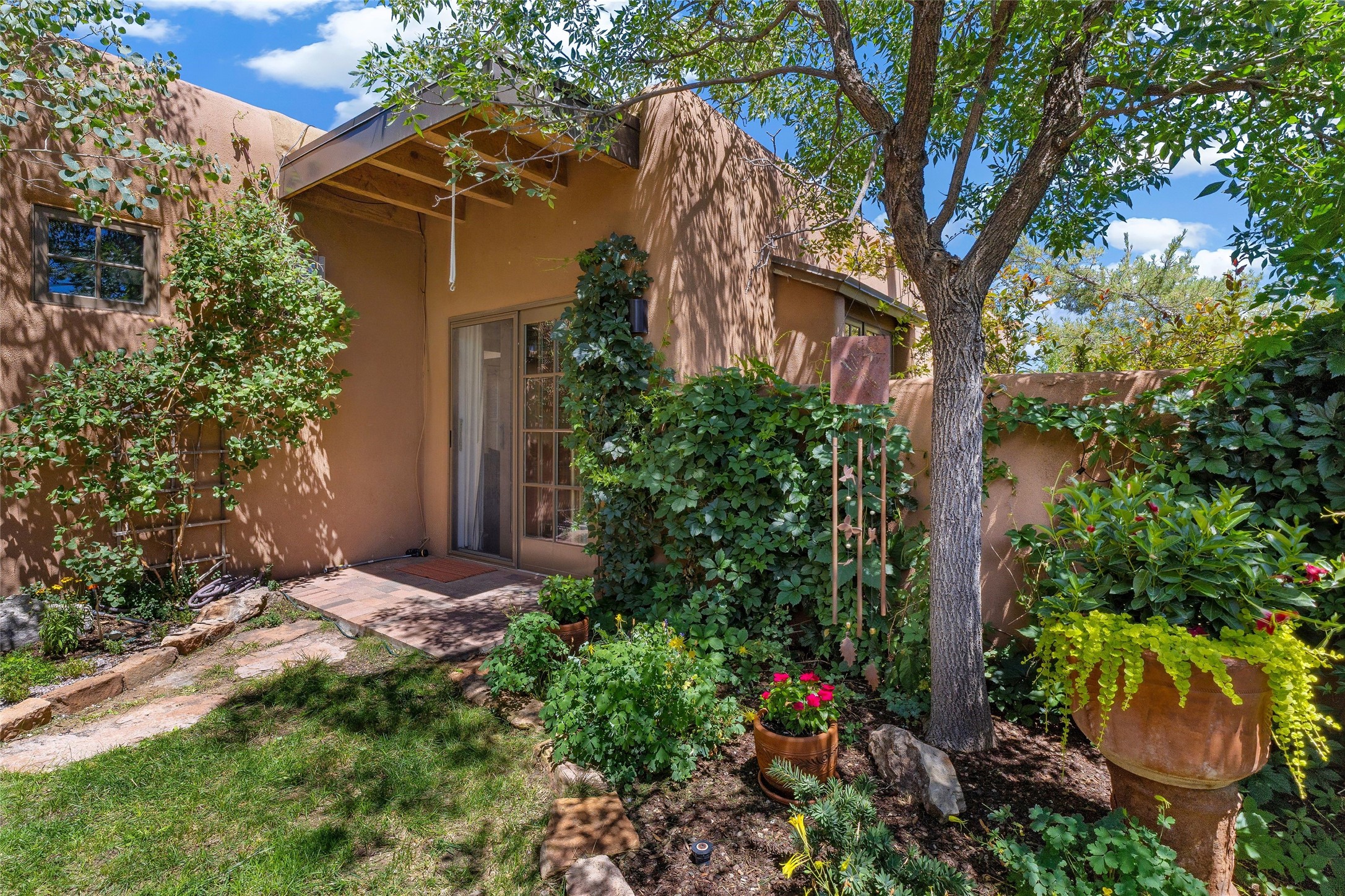 1450 Miracerros Loop S