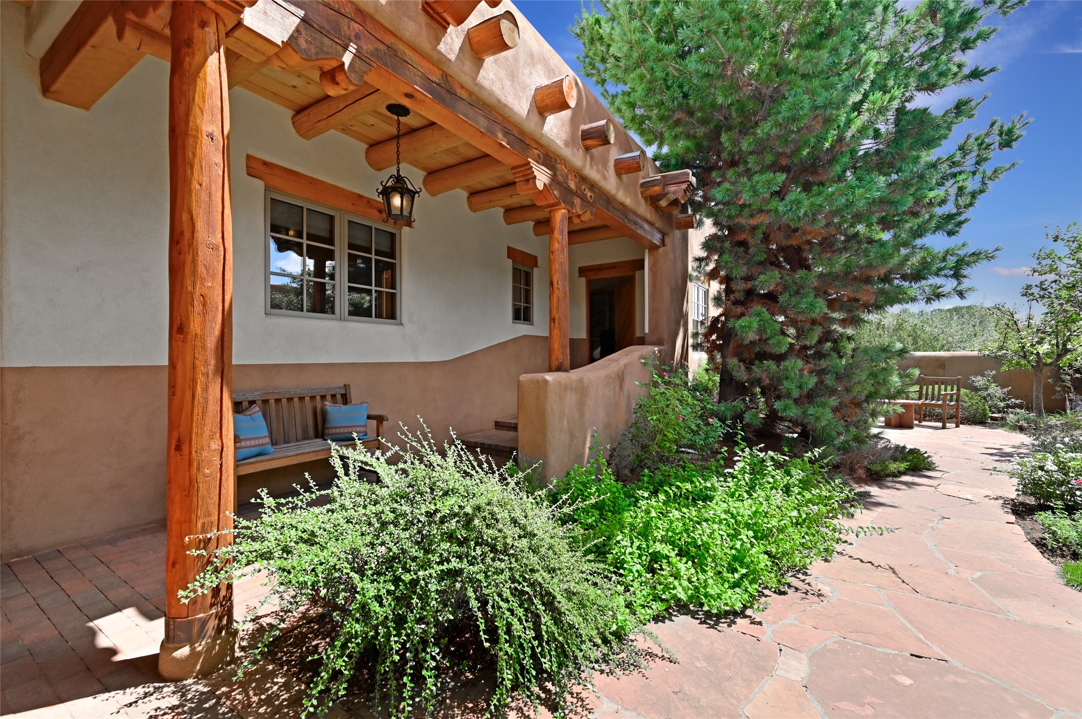 1017 Foothills Trail