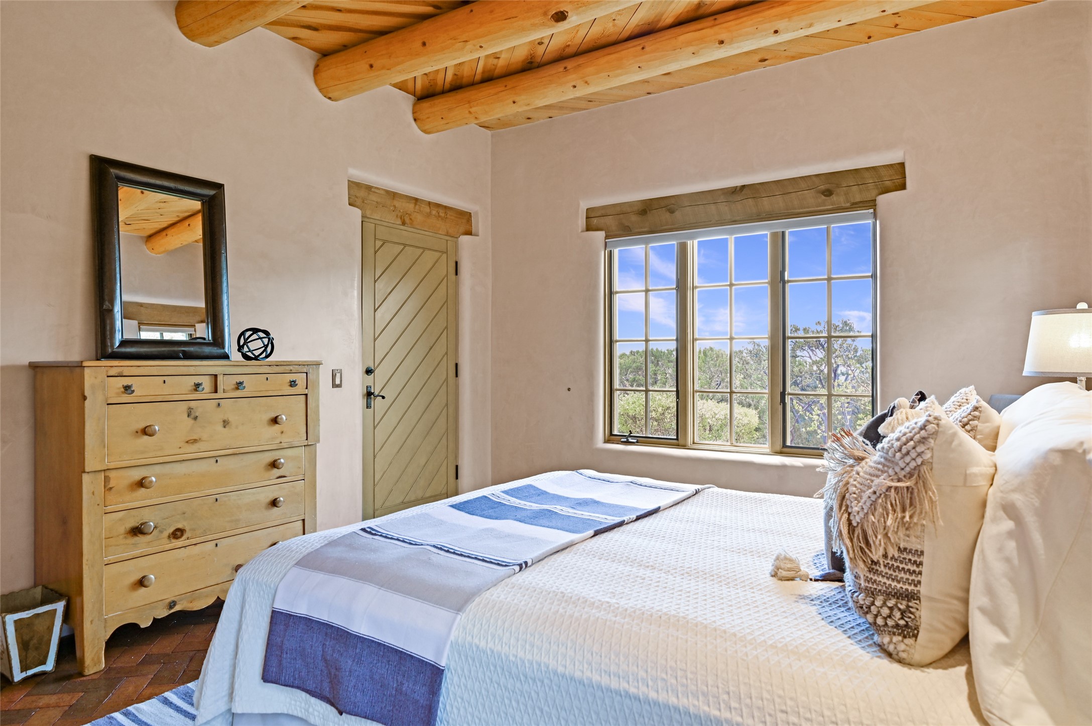 1017 Foothills Trail