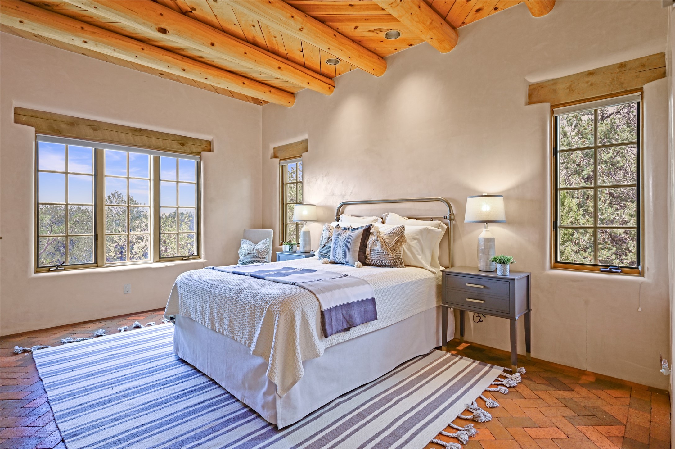 1017 Foothills Trail