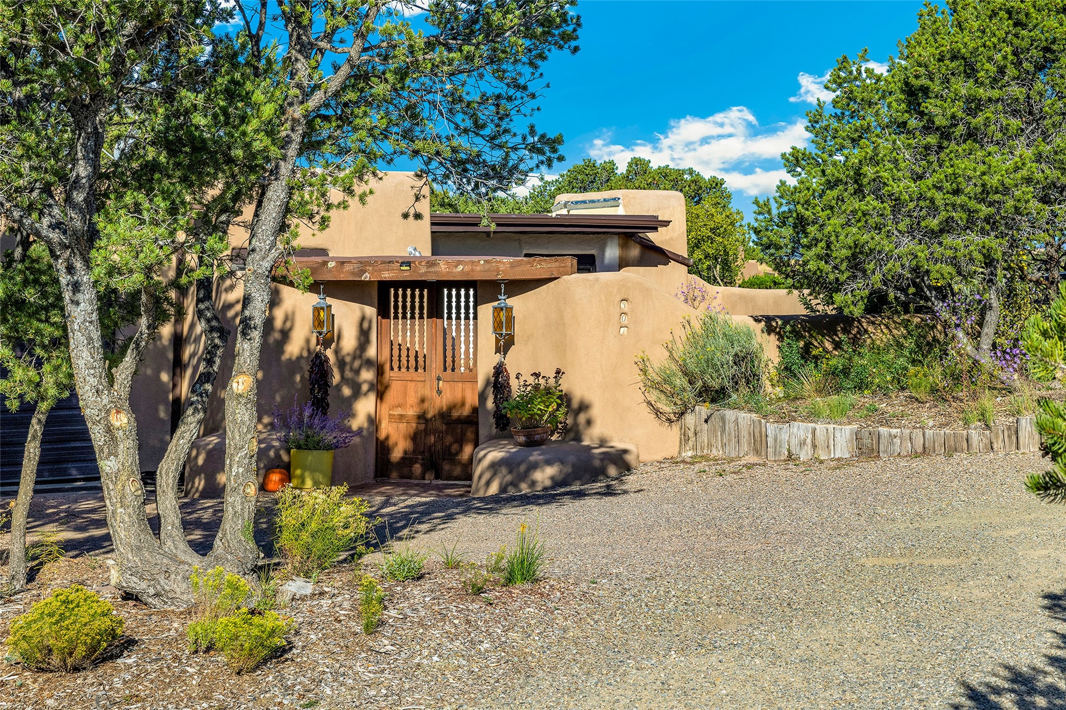 301 Calle Loma Norte