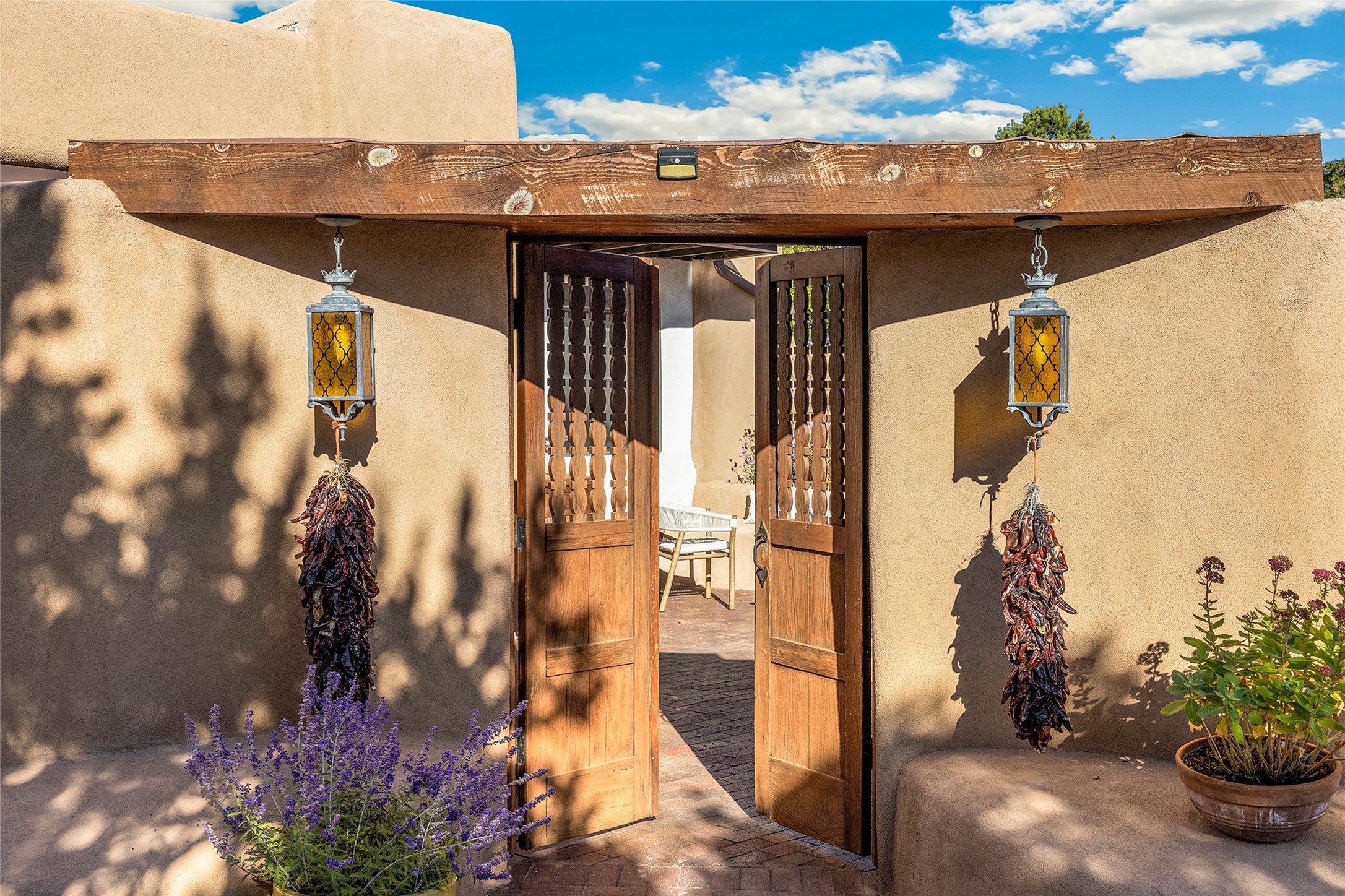 301 Calle Loma Norte