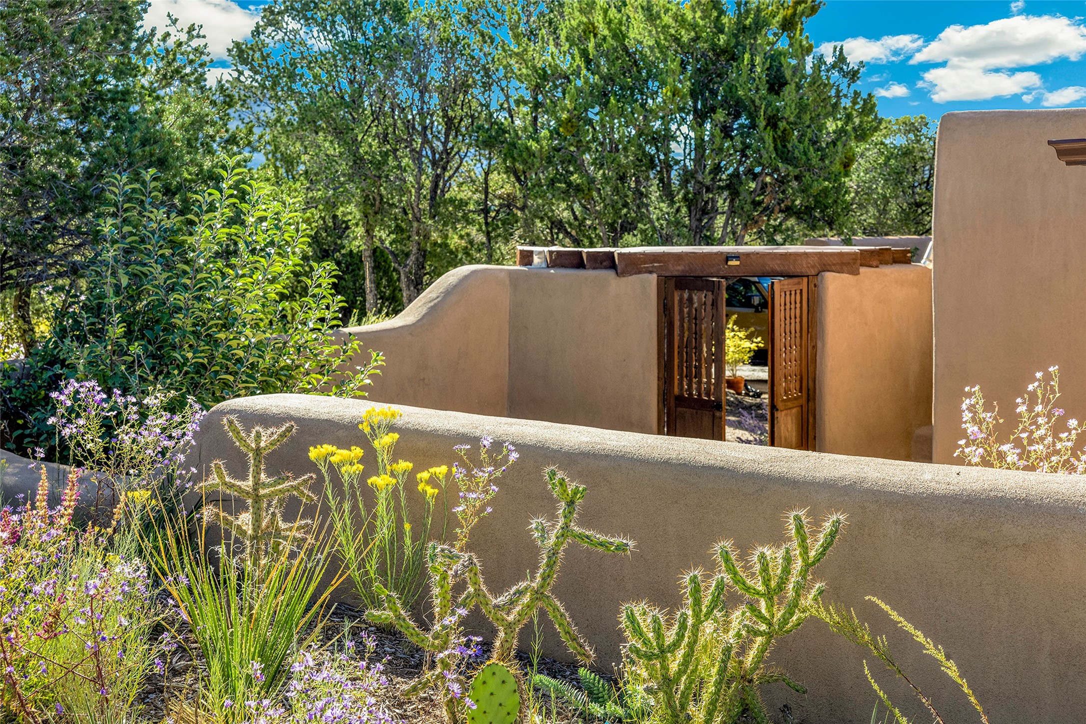 301 Calle Loma Norte