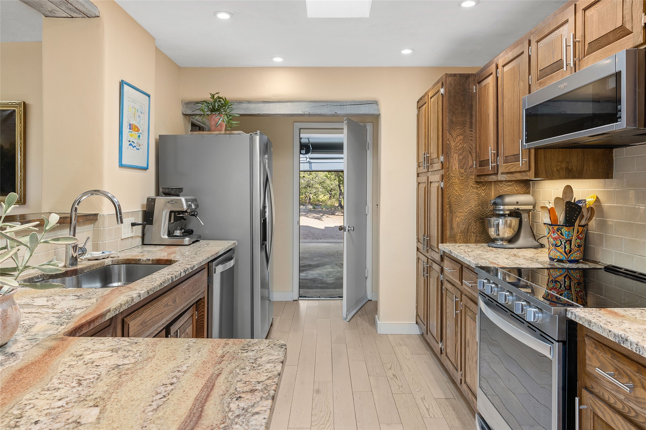 301 Calle Loma Norte