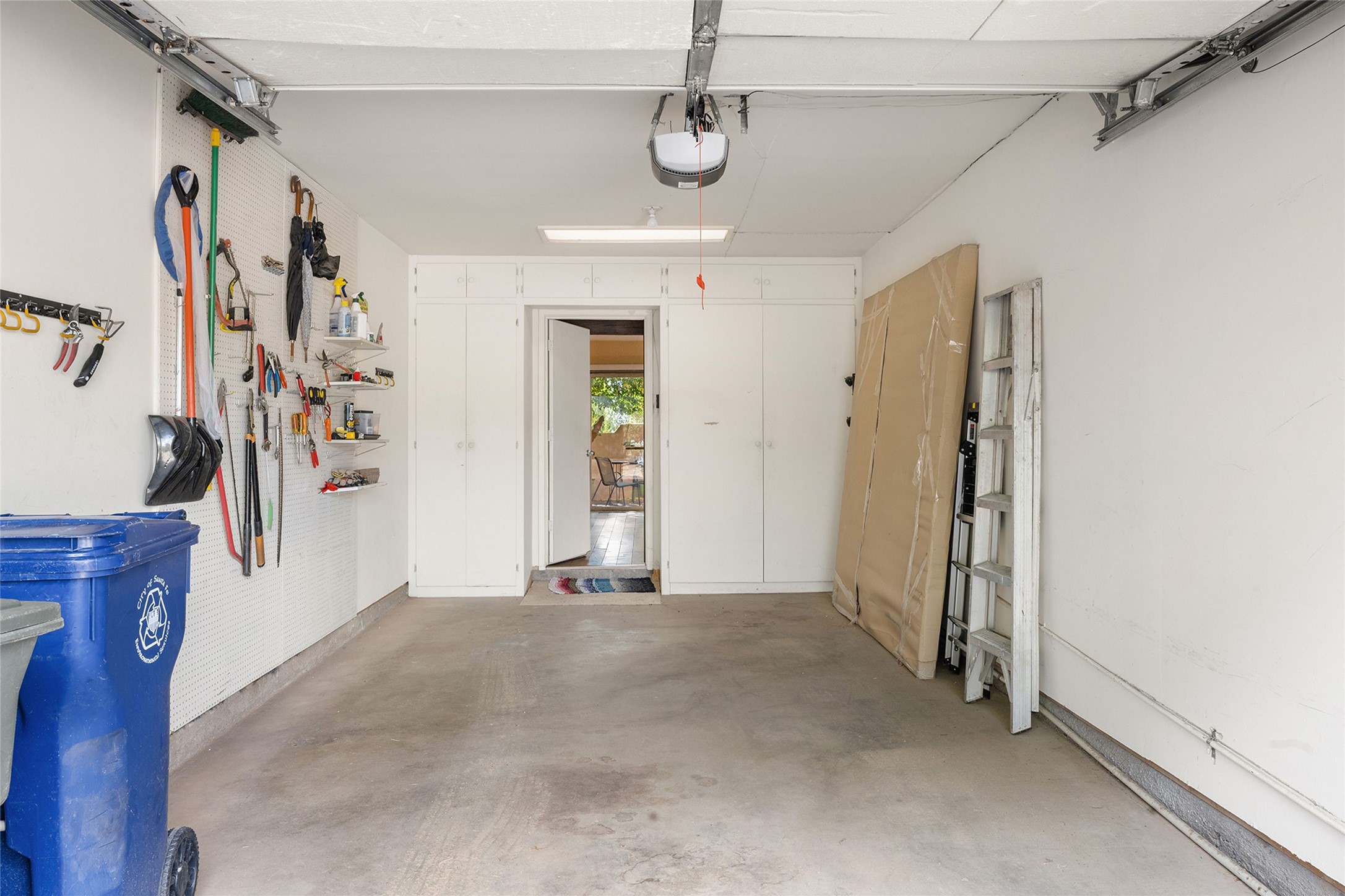 301 Calle Loma Norte